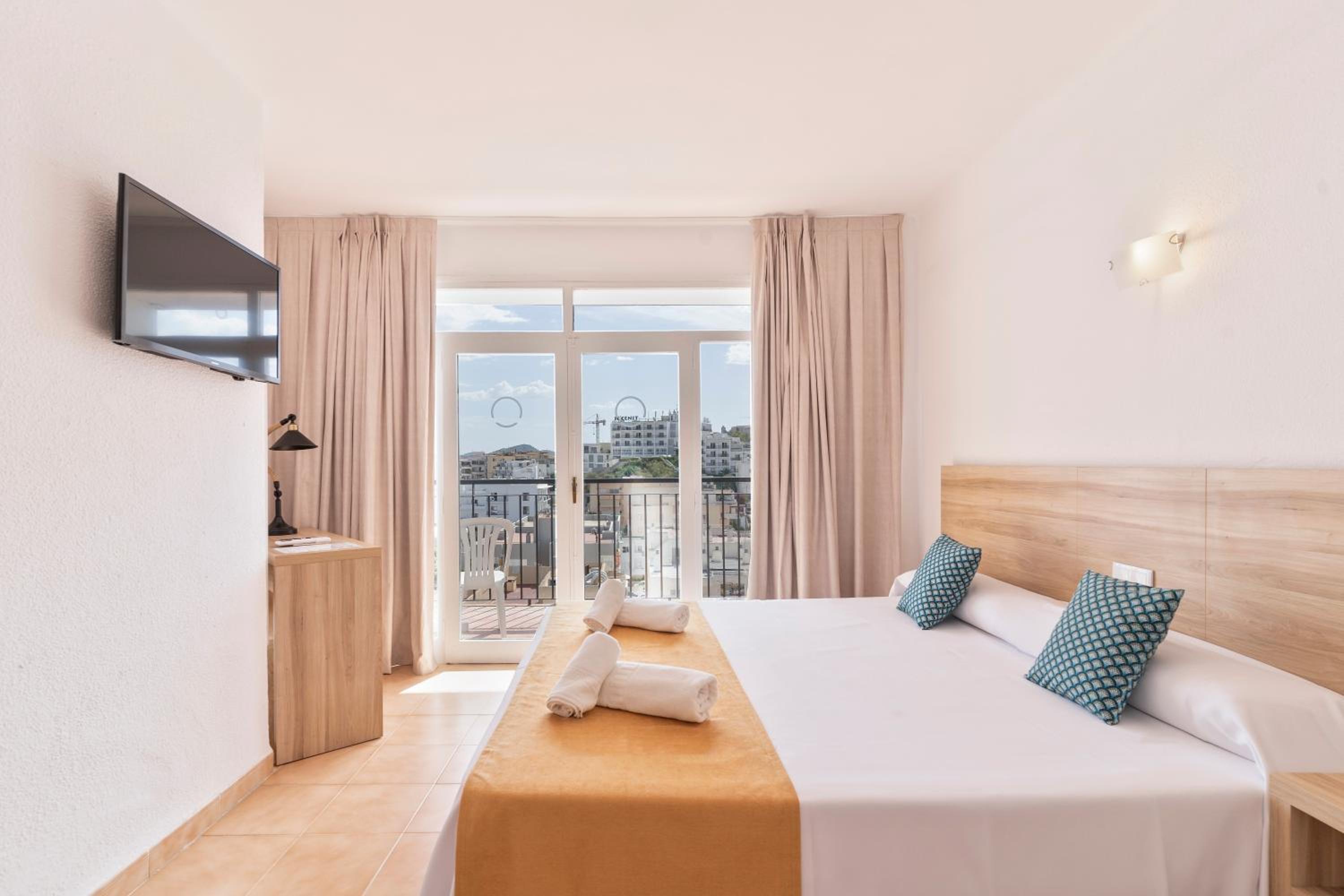 Double Room - Photo 10