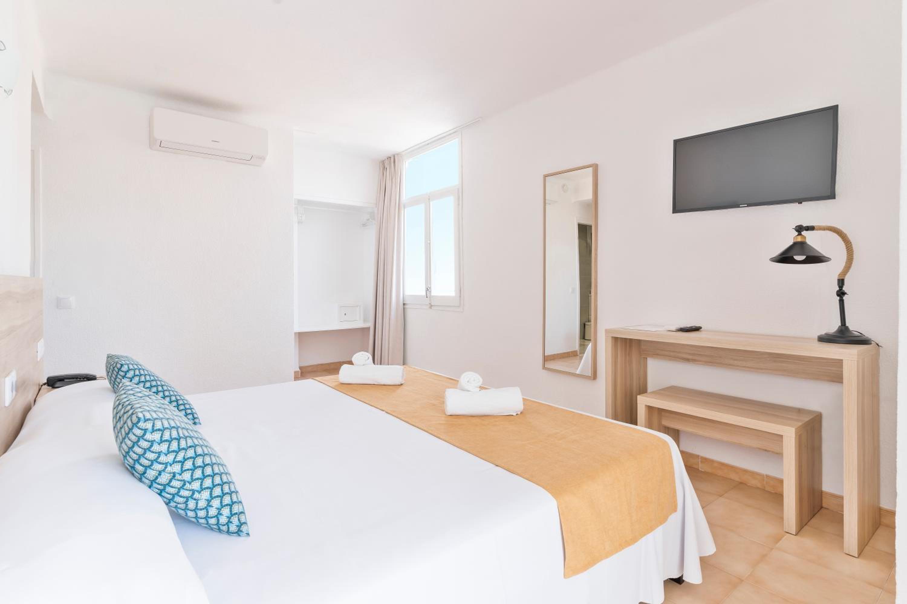 Double Room - Photo 14