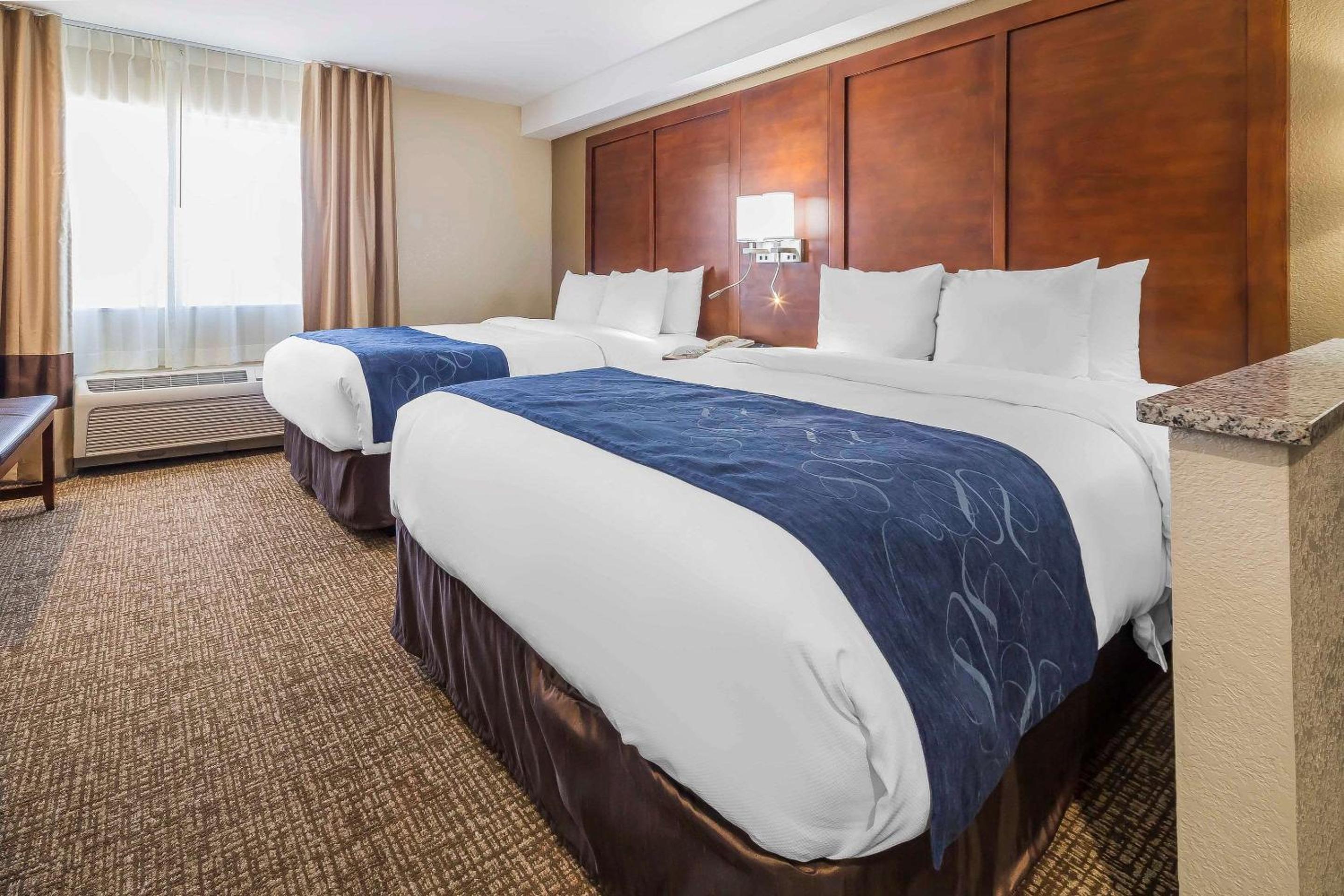 Queen Suite with Two Queen Beds - Non-Smoking - Photo 1