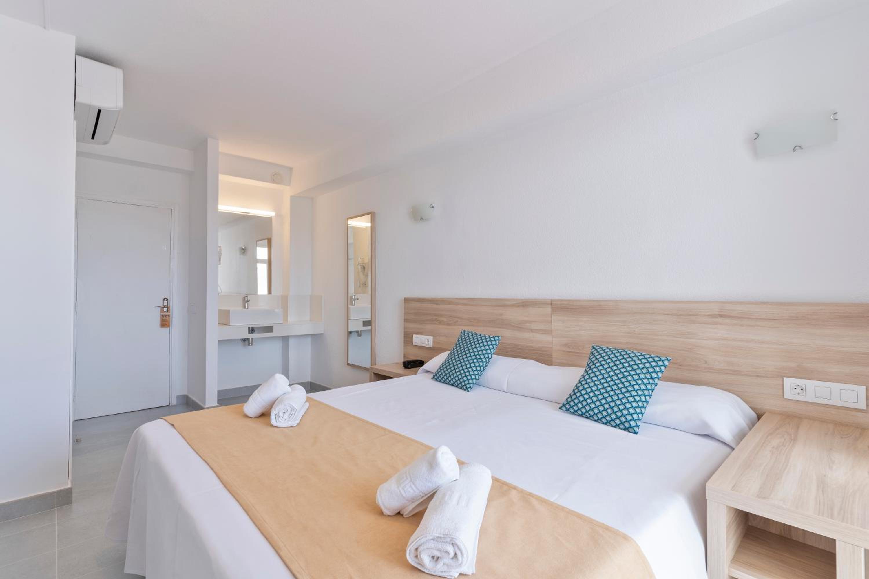 Double Room - Photo 15