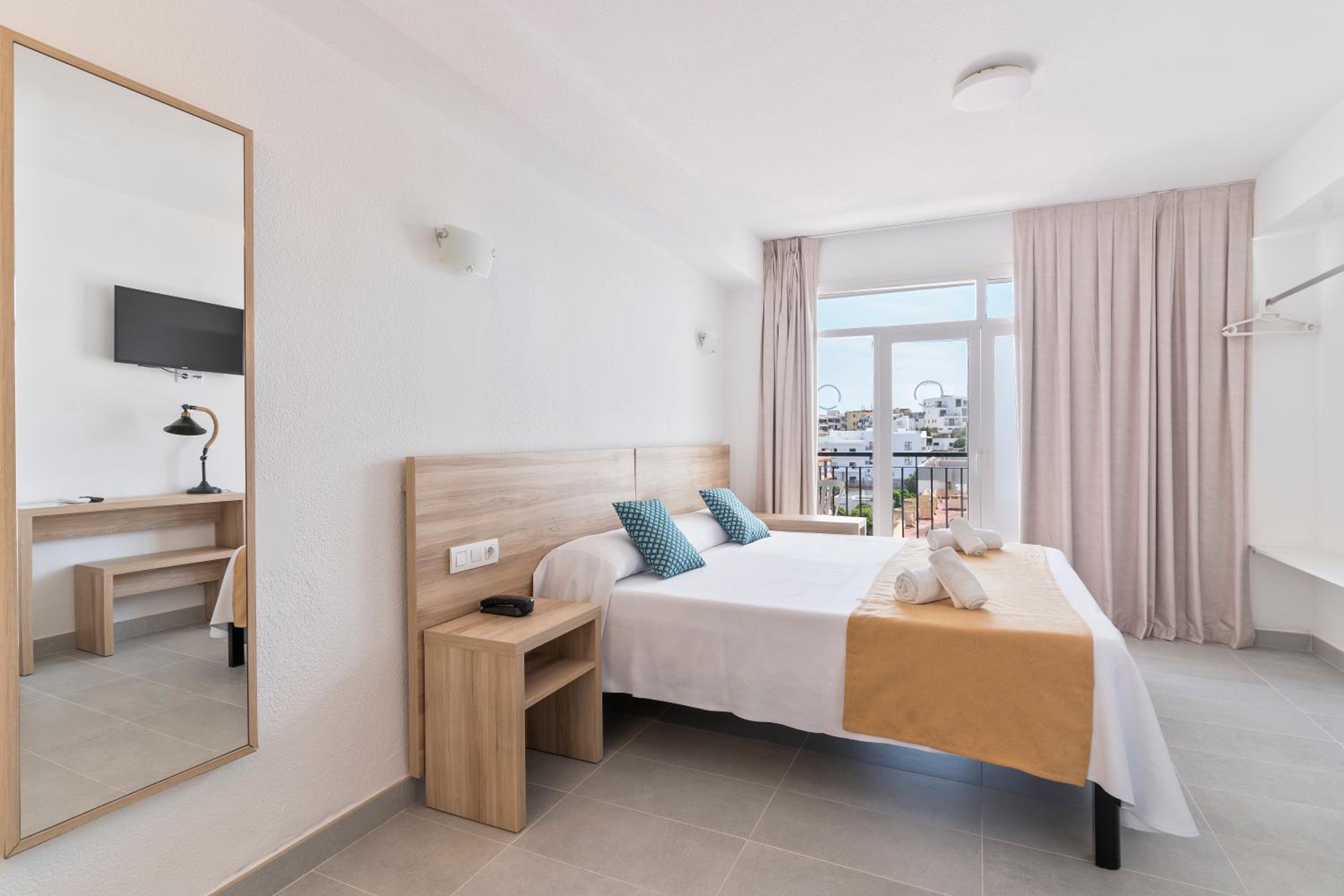 Double Room - Photo 11