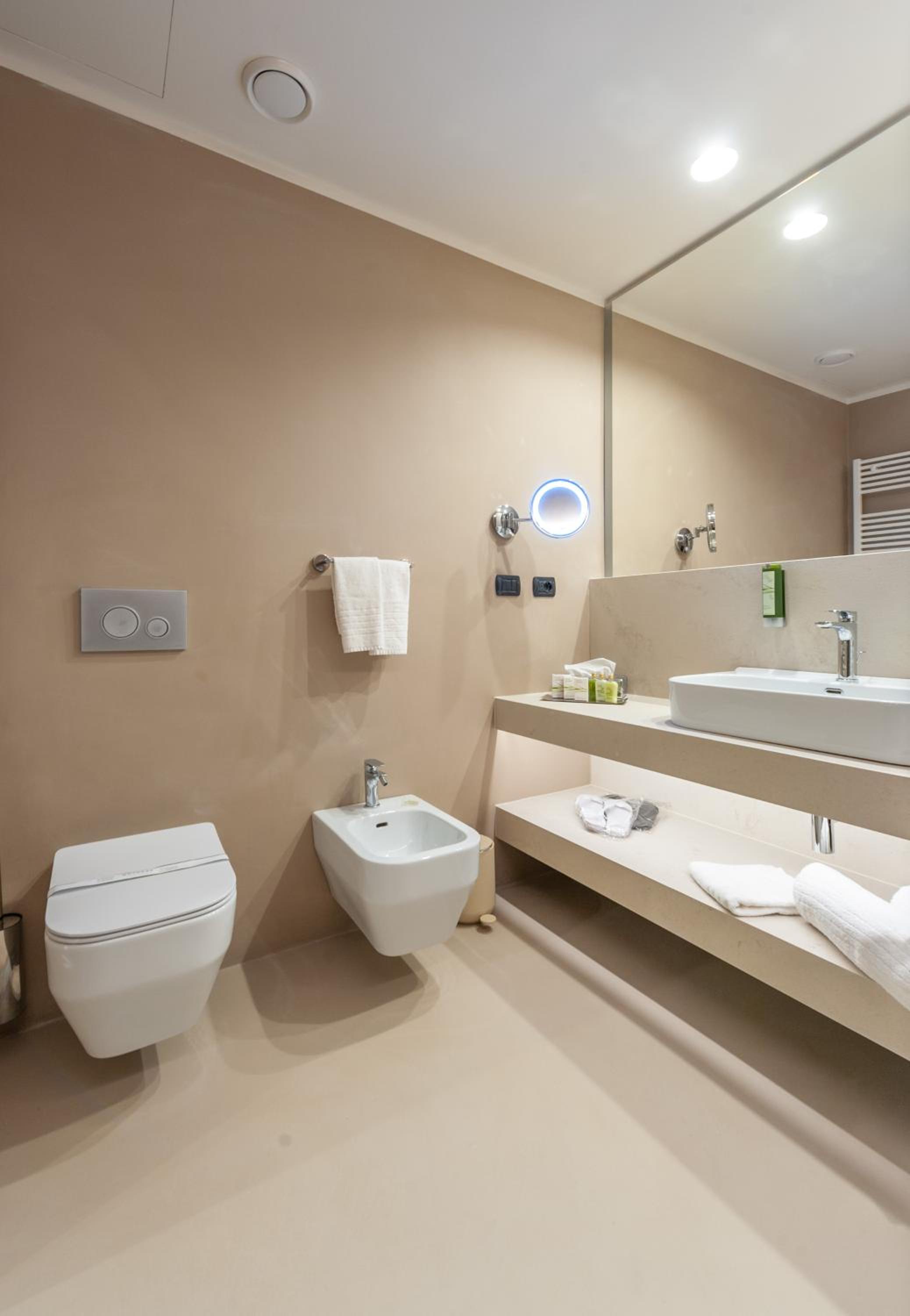 Deluxe Quadruple Room - Photo 4