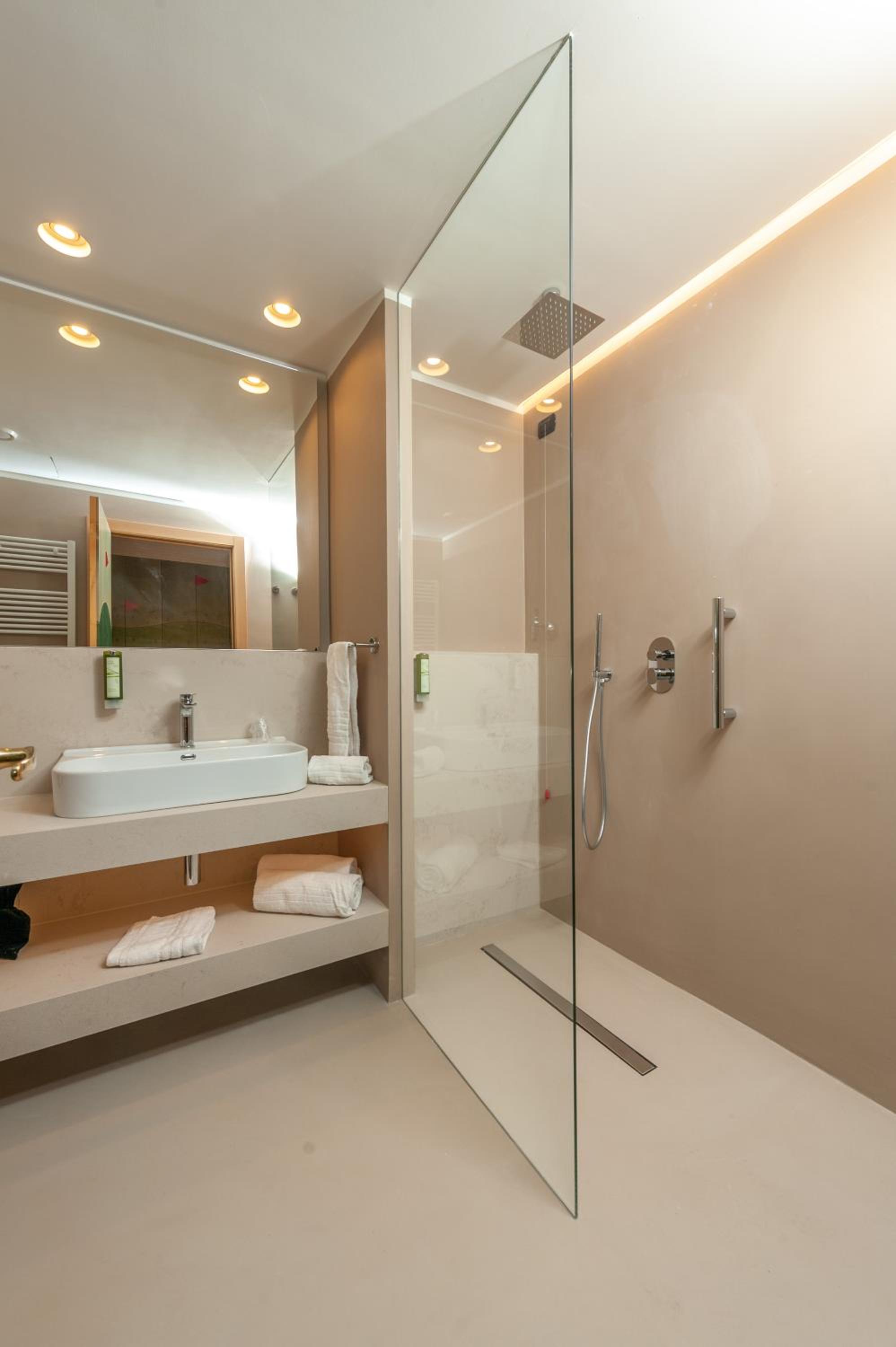 Deluxe Quadruple Room - Photo 5
