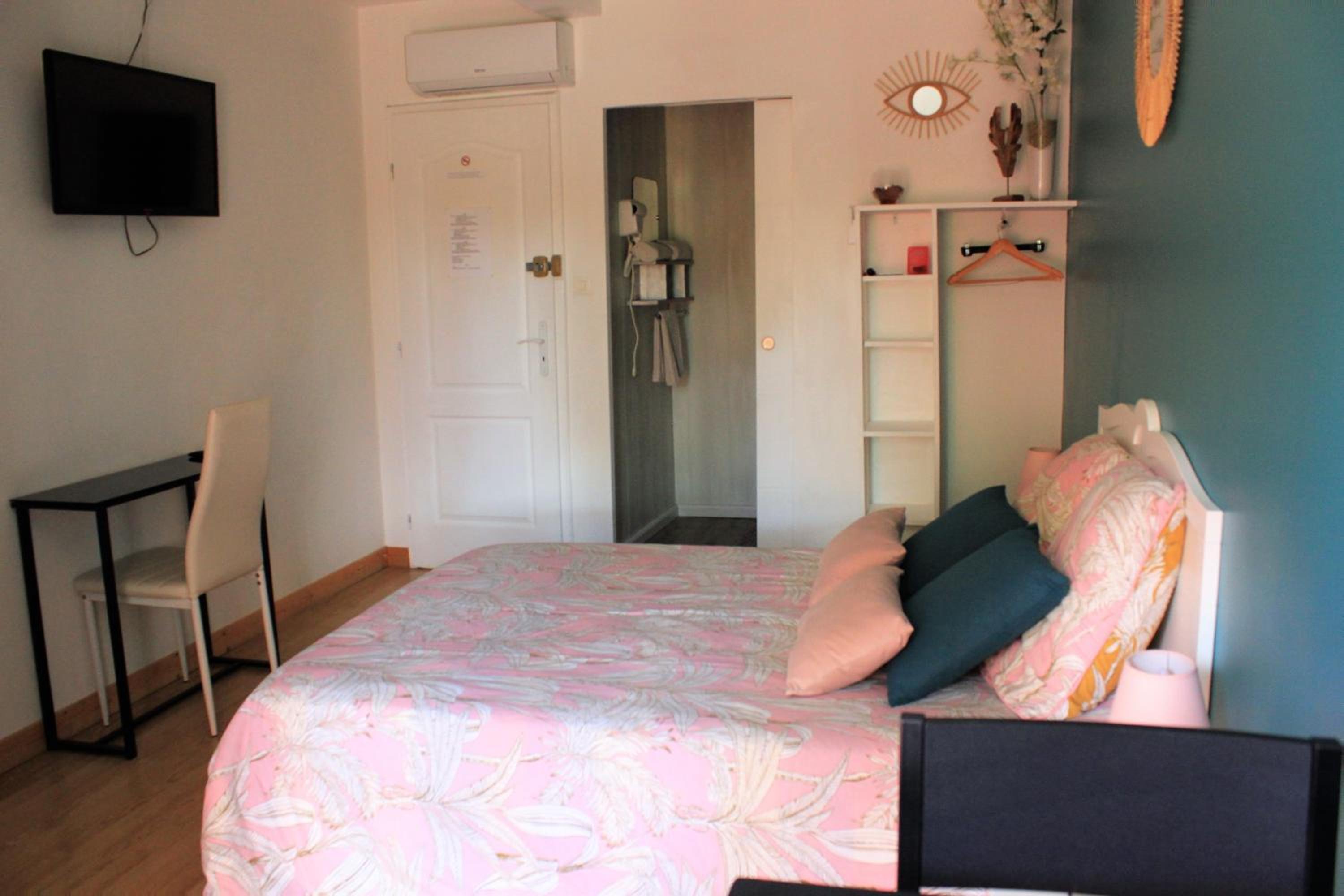 Double Room - Photo 3