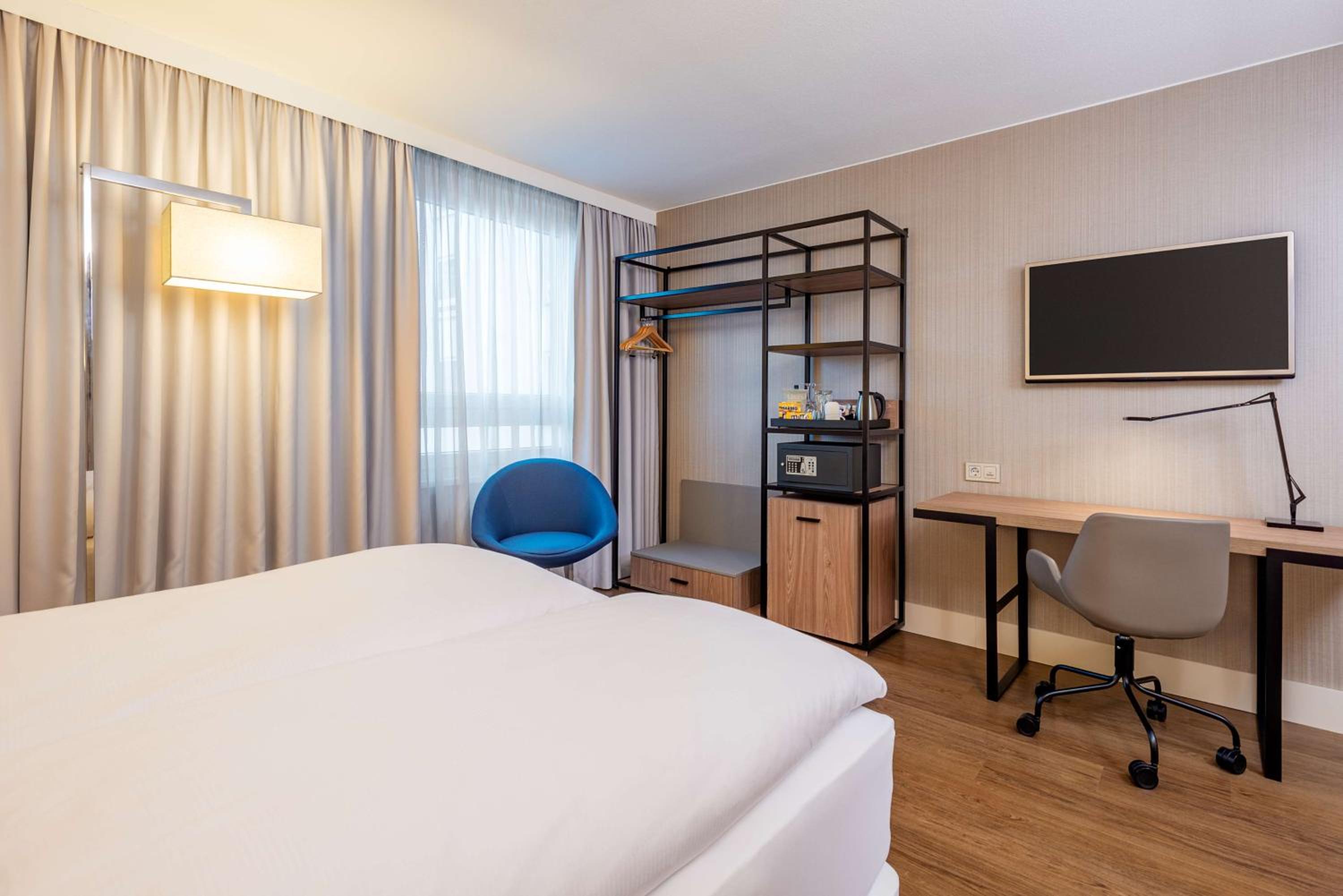Standard Double or Twin Room - Photo 15