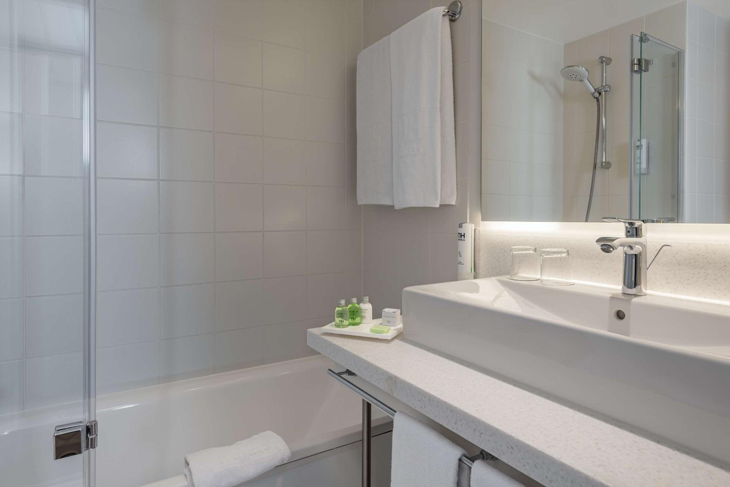 Standard Double or Twin Room - Photo 13