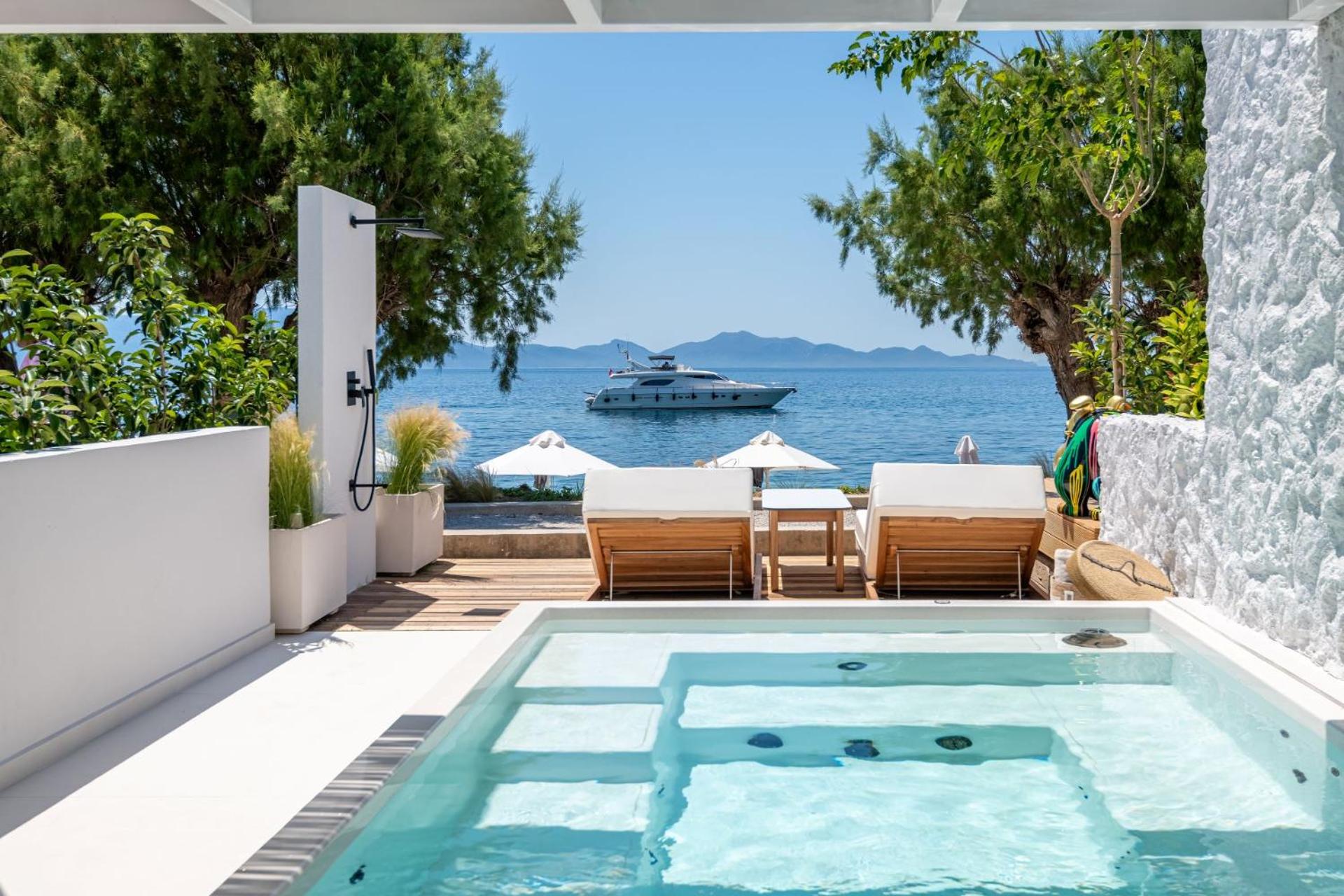 Beachfront Wellness Suite with Mini Pool photo 1