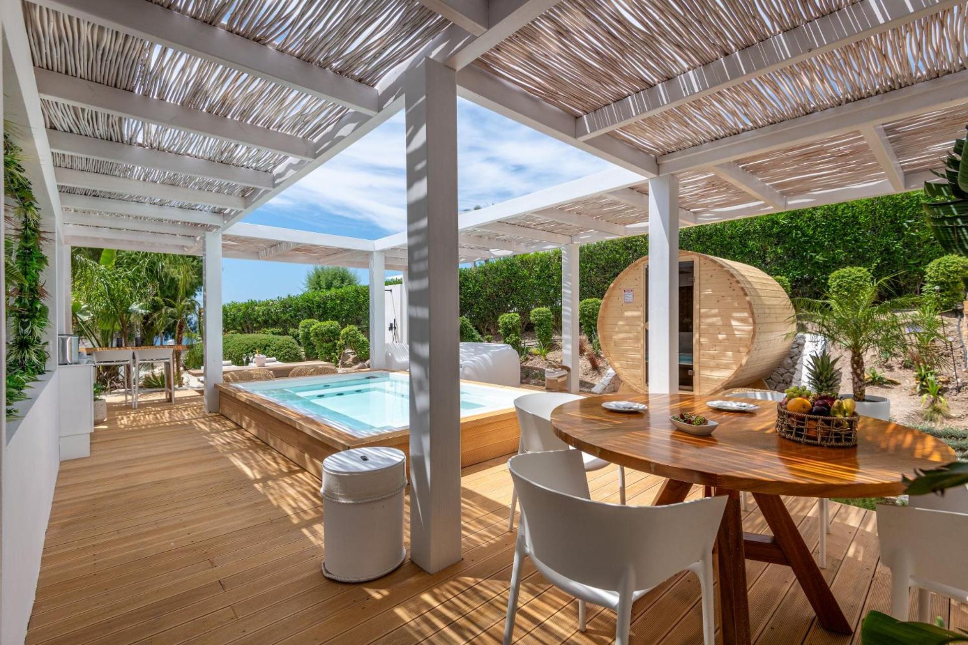 Wellness Suite with Mini Pool & Garden photo 2