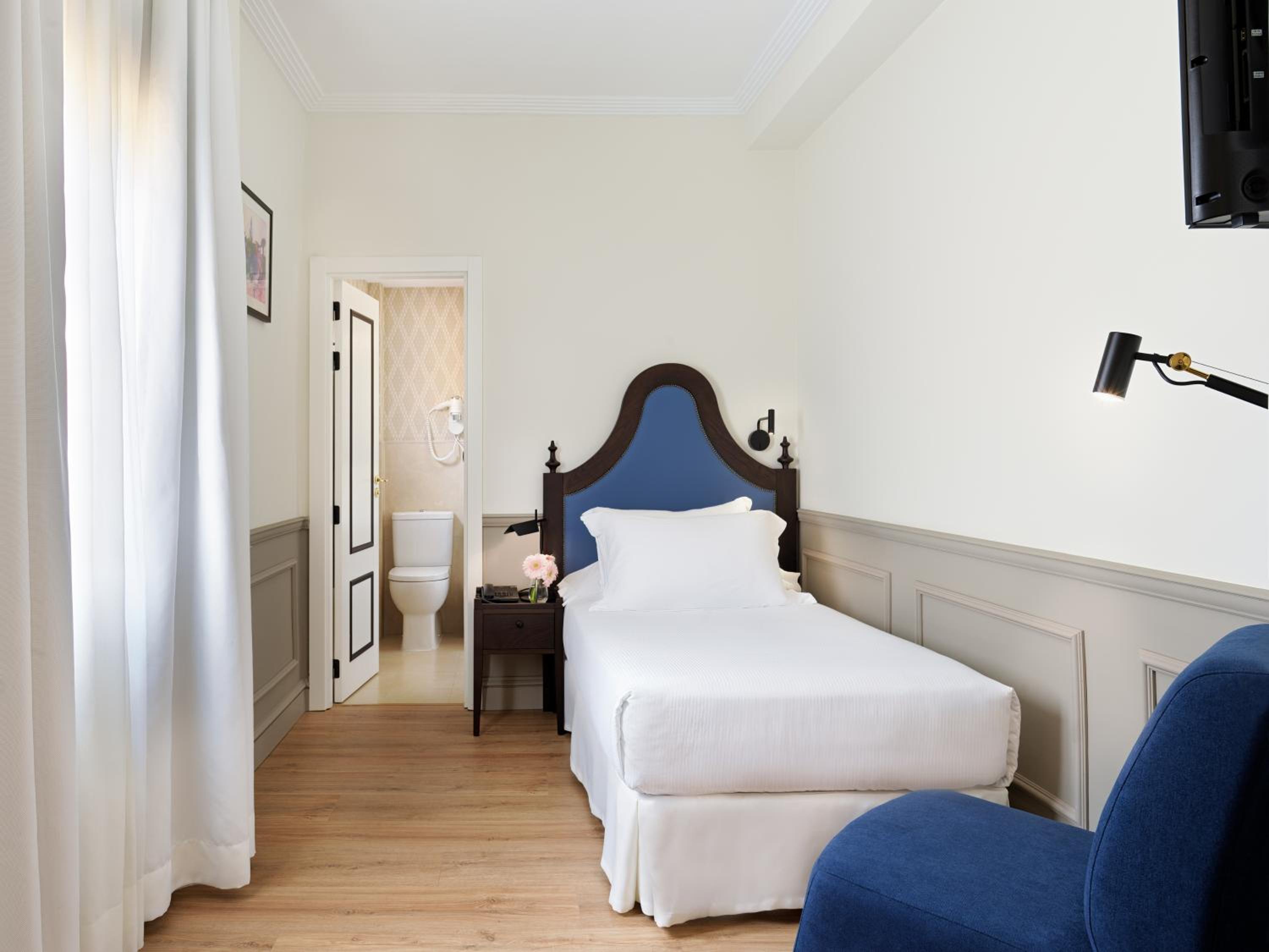 Single Room photo 2