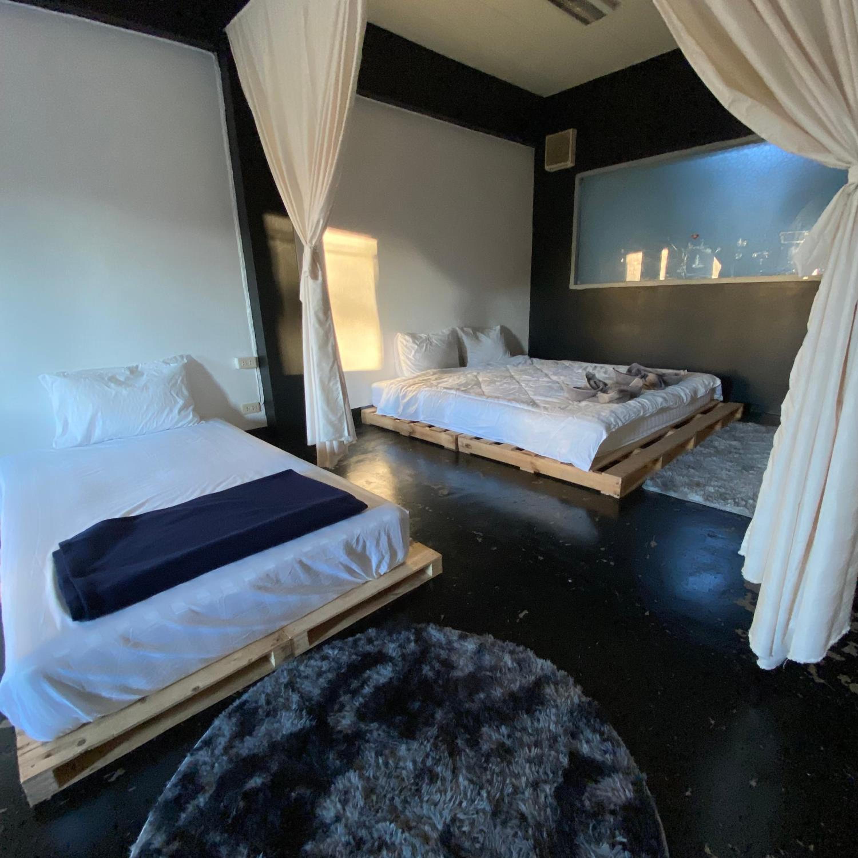 Economy Quadruple Room - Photo 2