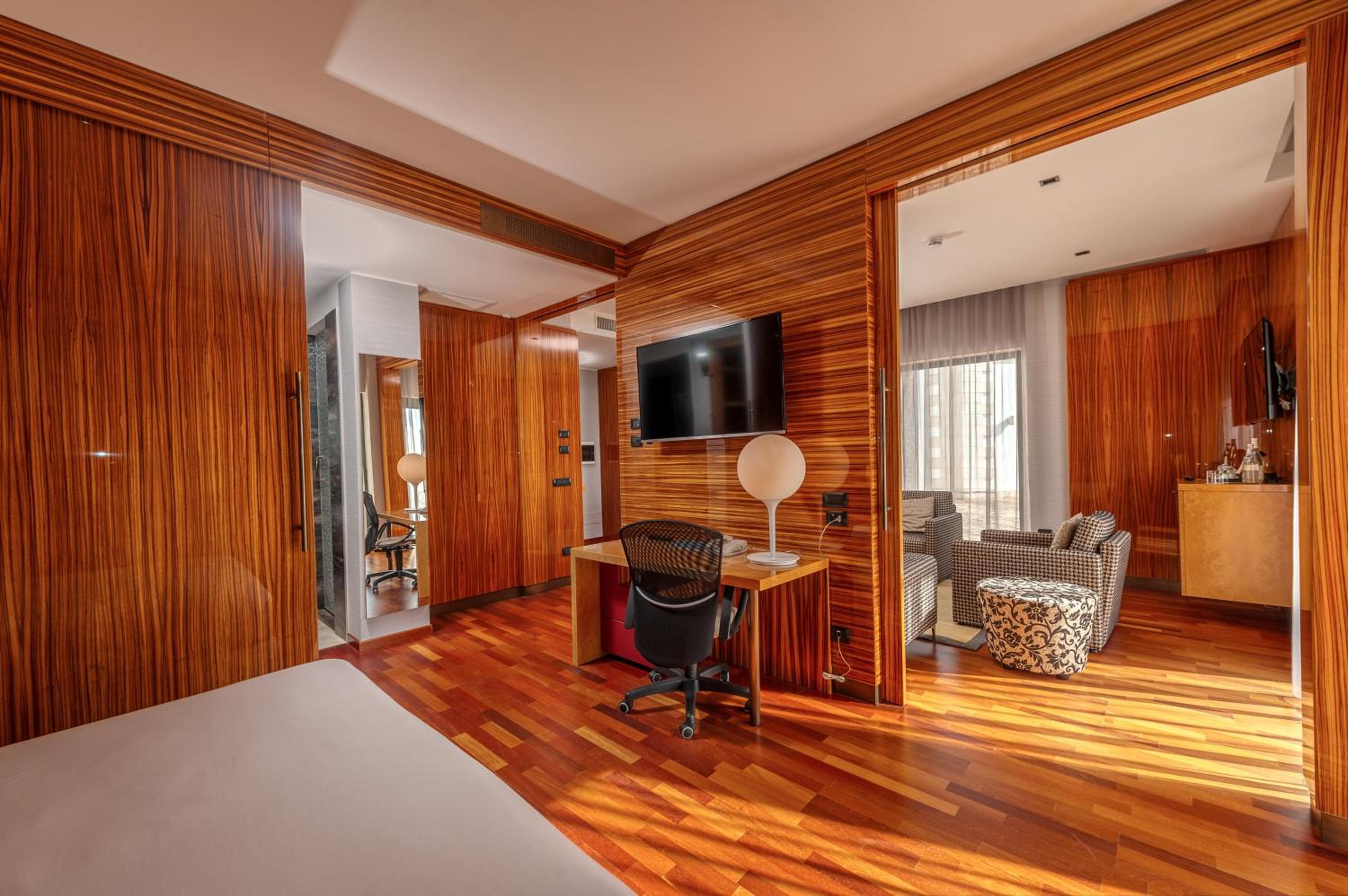 Suite - Photo 3