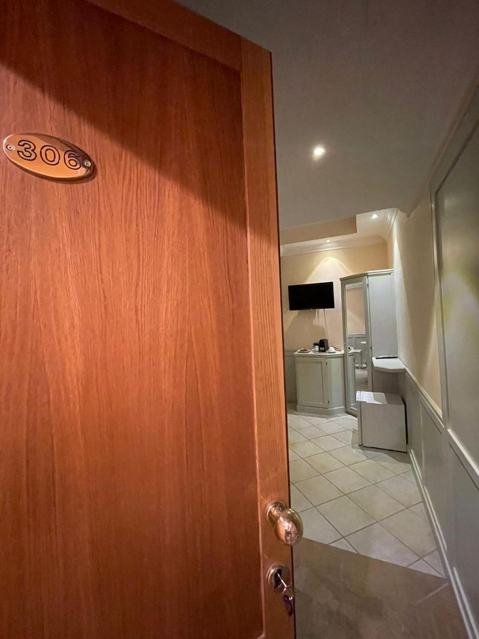 Superior Deluxe Double or Twin Room  photo 1