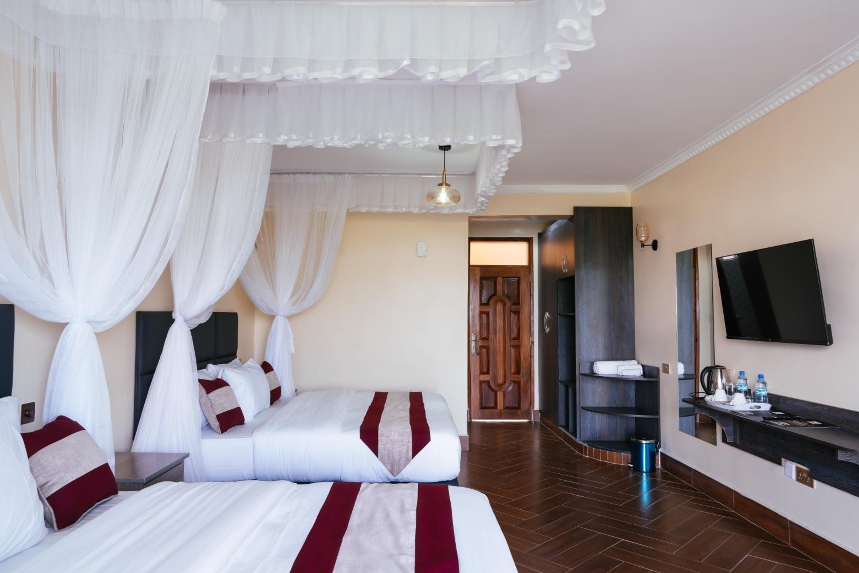 Deluxe Double Room - Photo 10