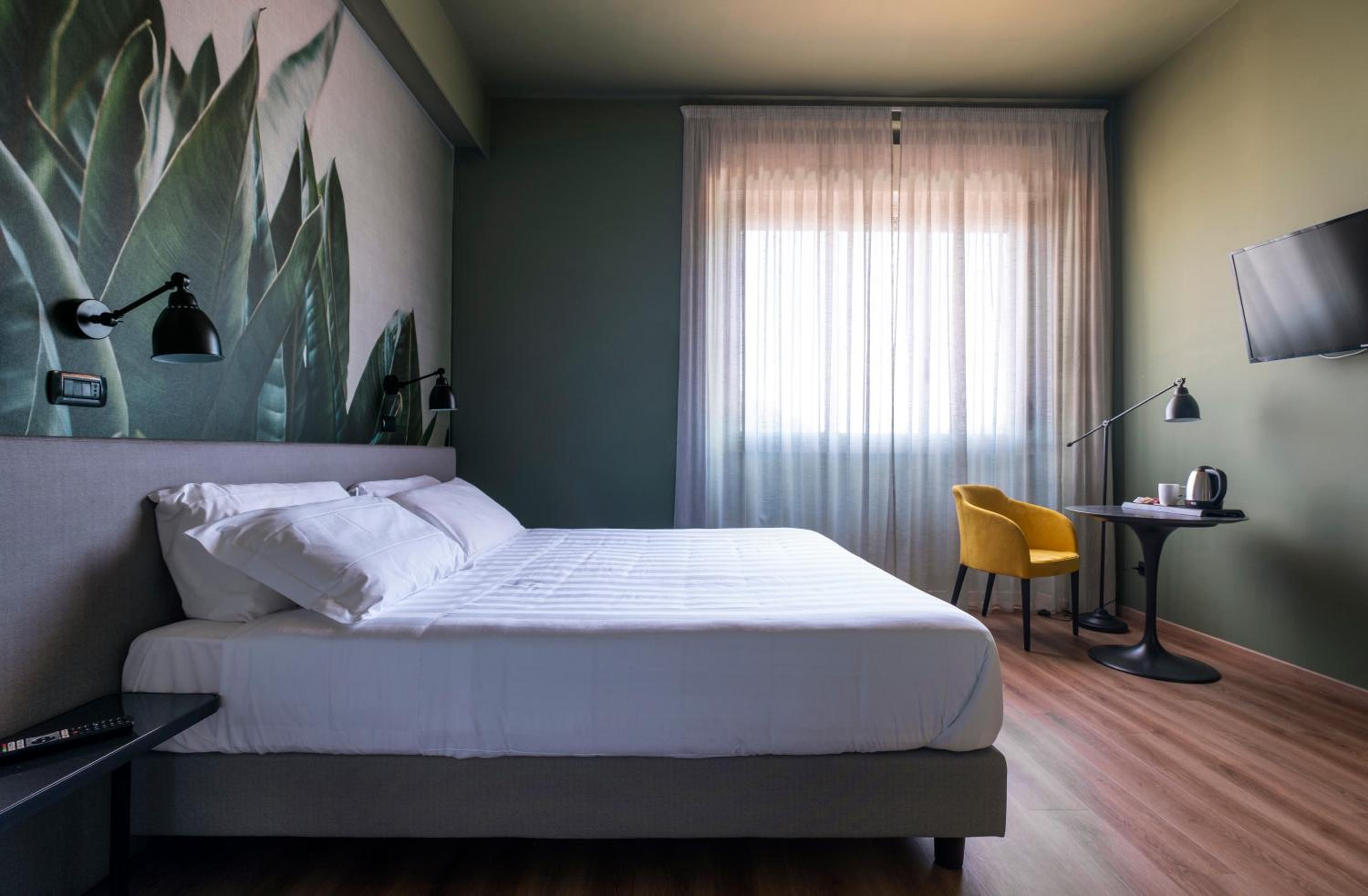 Superior Double or Twin Room with Lake View