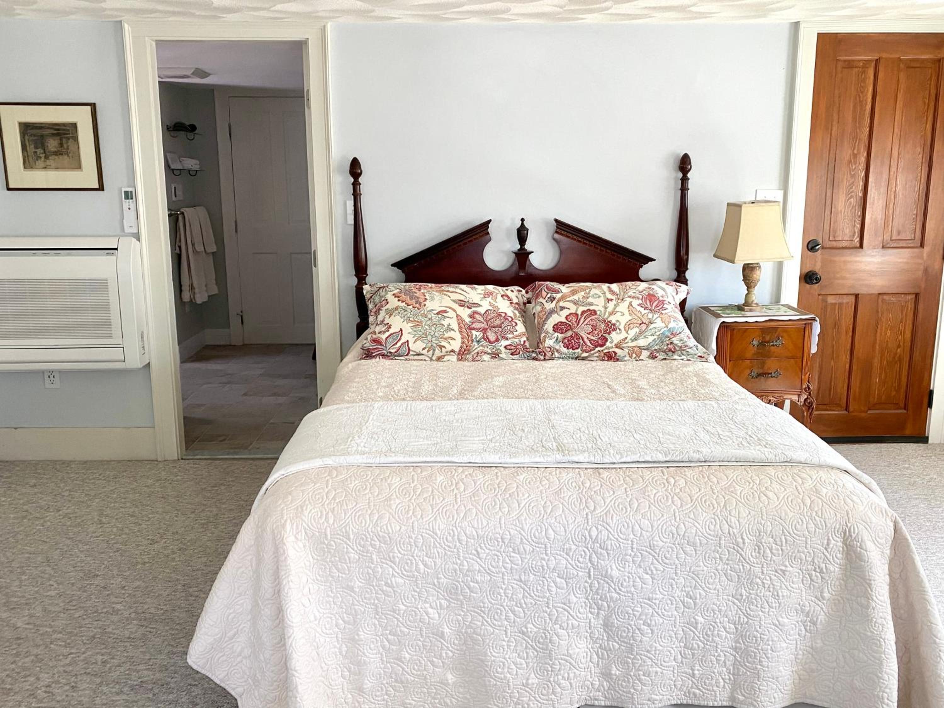 Standard Queen Room photo 1