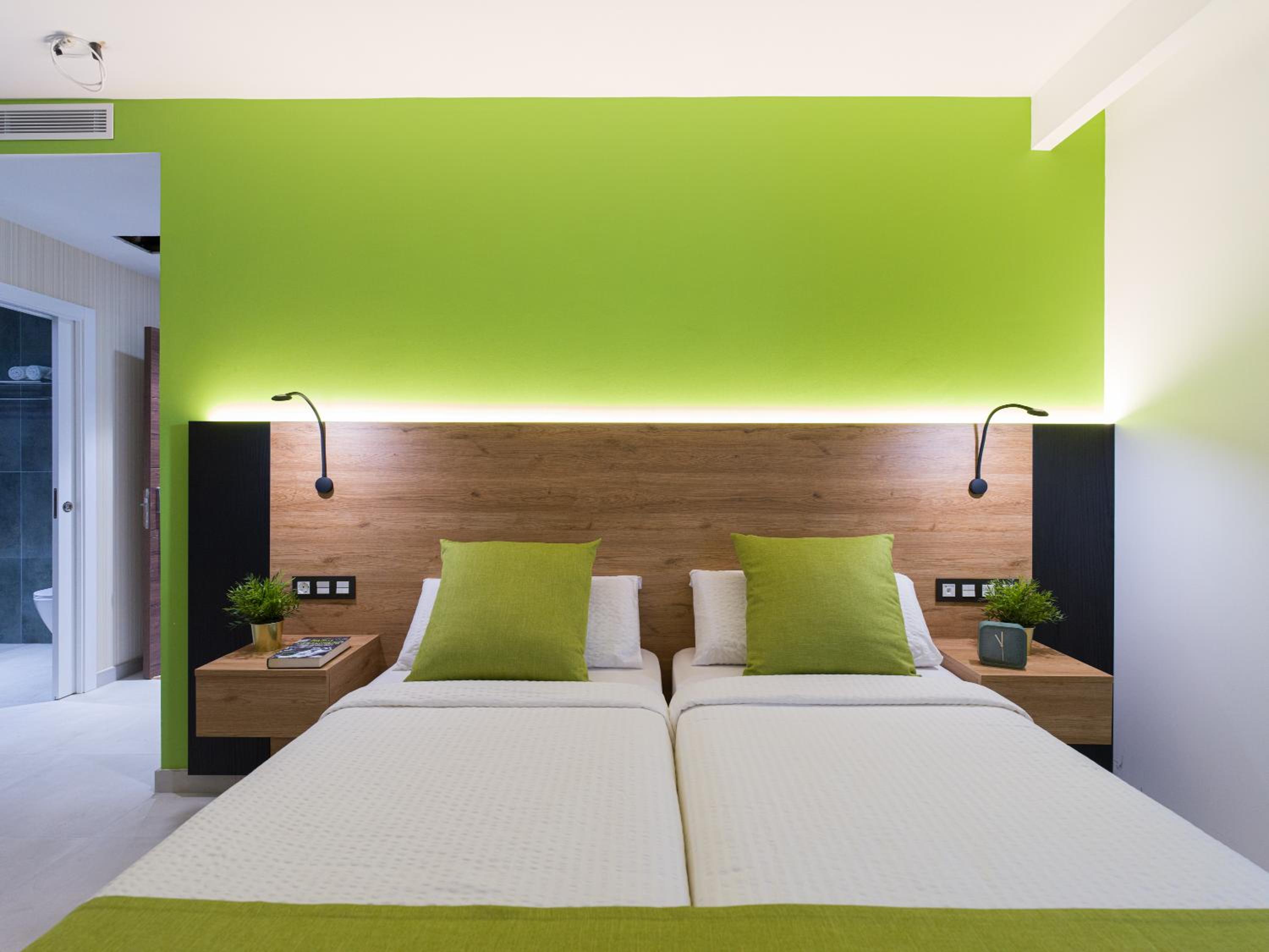 Standard Twin Room - Photo 1