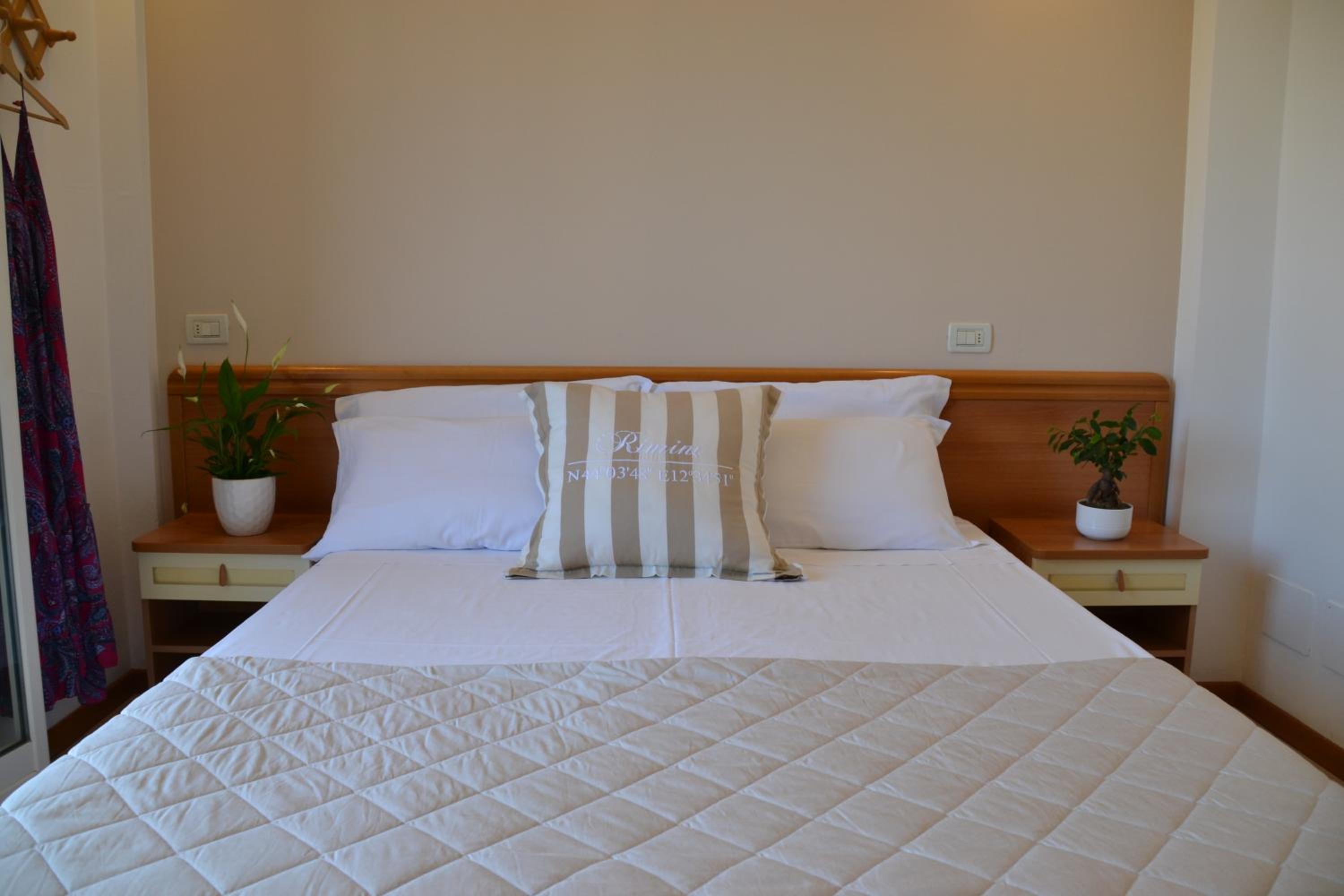 Double or Twin Room - Photo 6