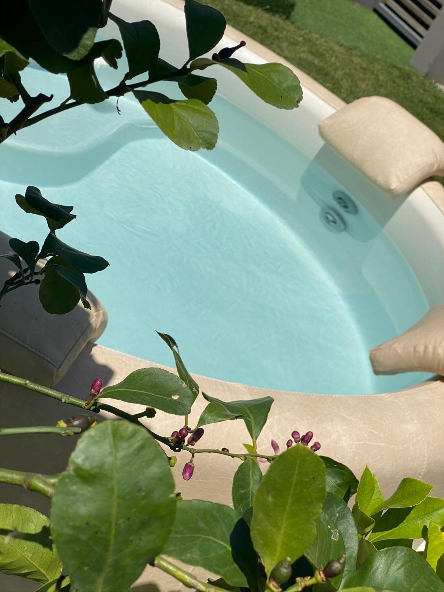 Deluxe Double Room with Bath photo 3