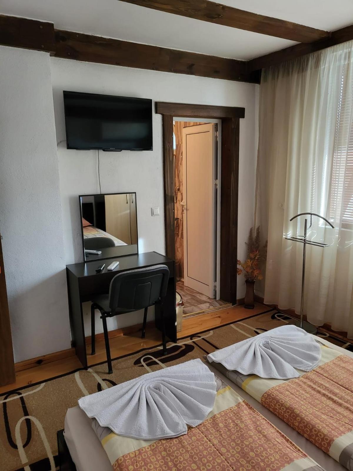 Deluxe Double Room with Balcony photo 2