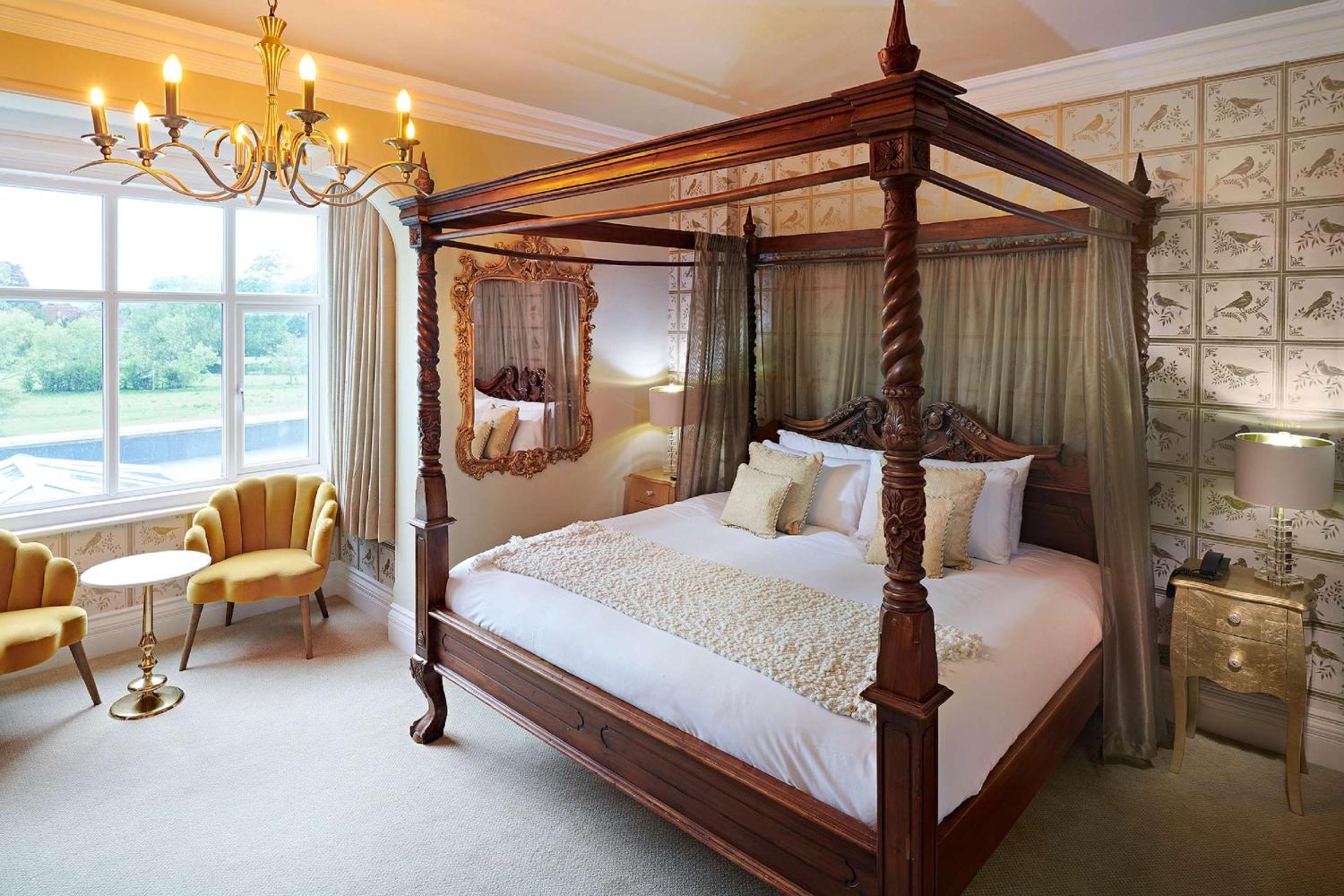 Deluxe King Room with River View - Photo 1