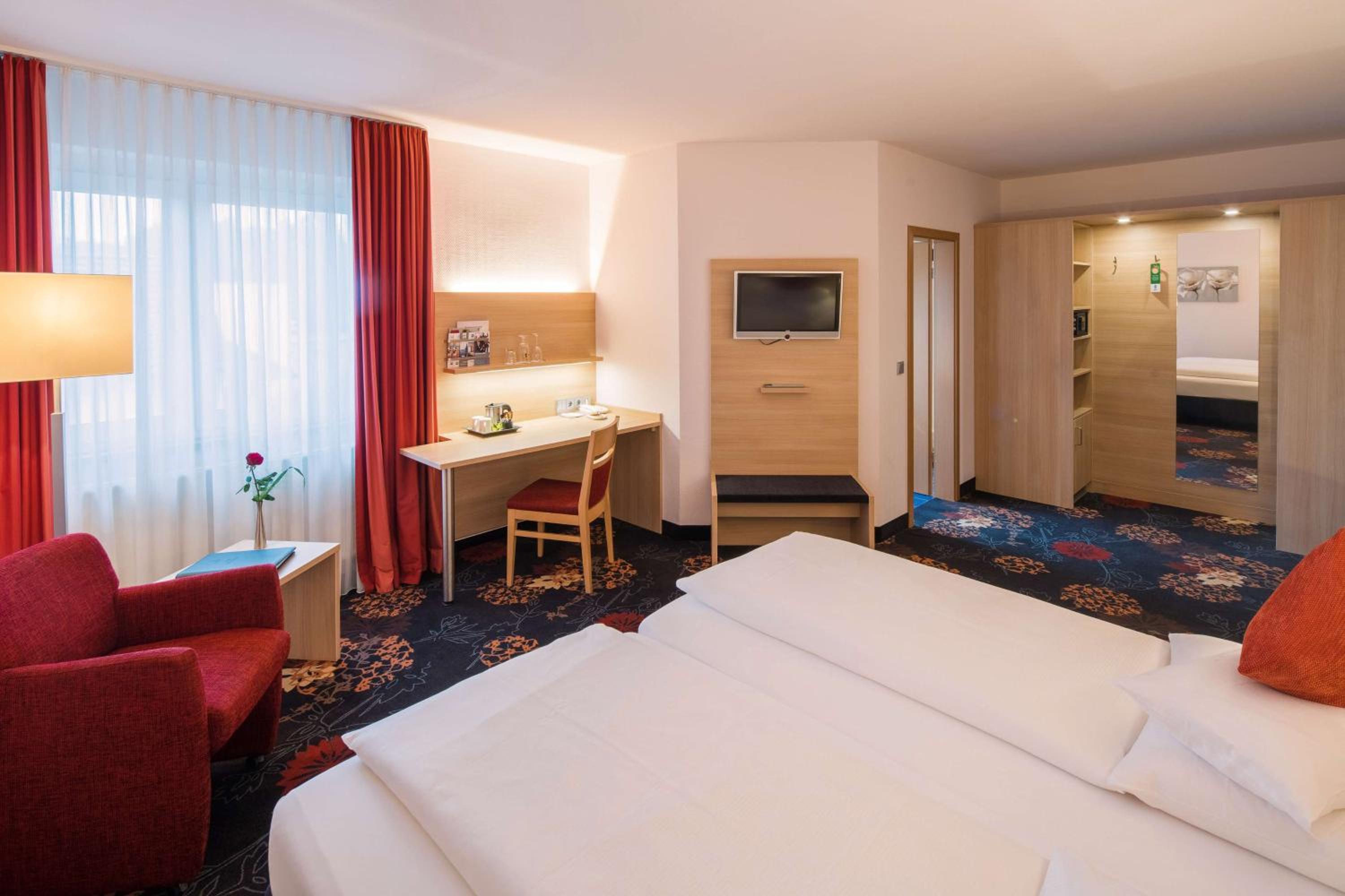 Large Double Room photo 2