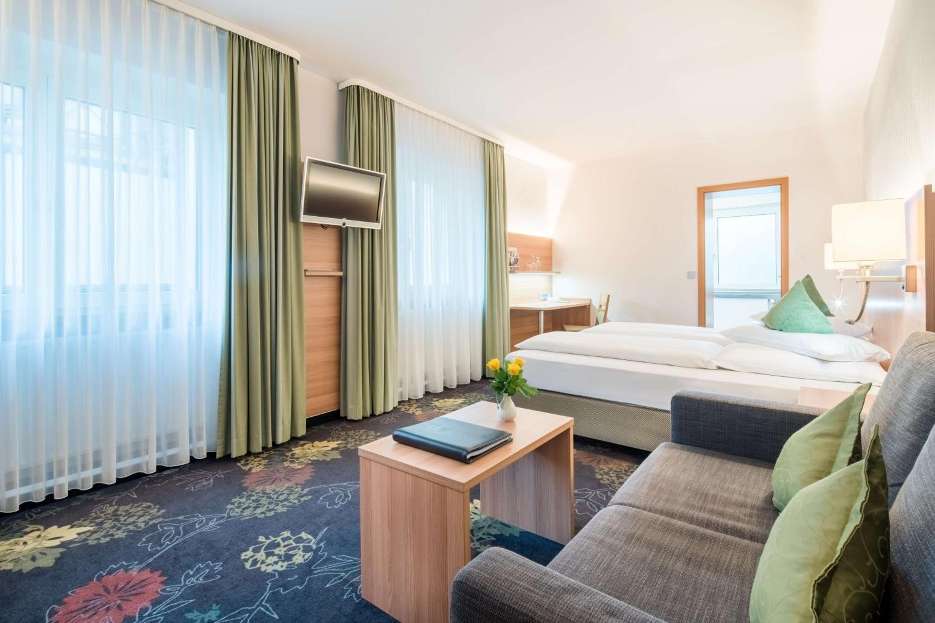 Large Double Room photo 1