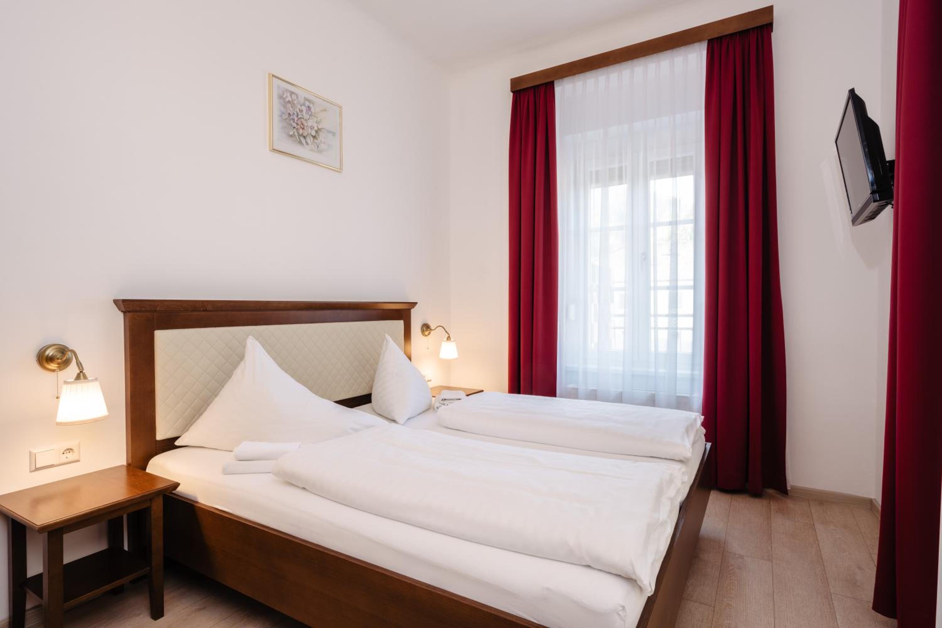 Standard Double Room - Photo 6