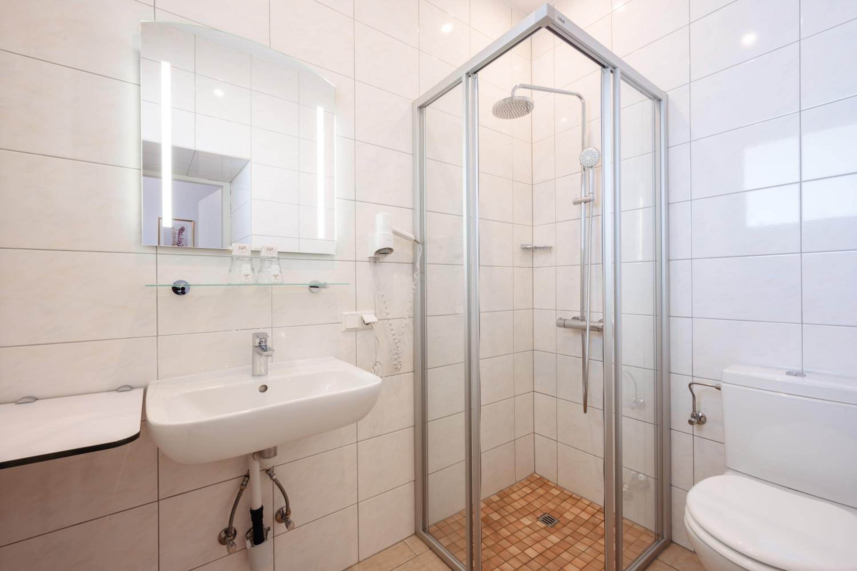 Standard Quadruple Room - Photo 4