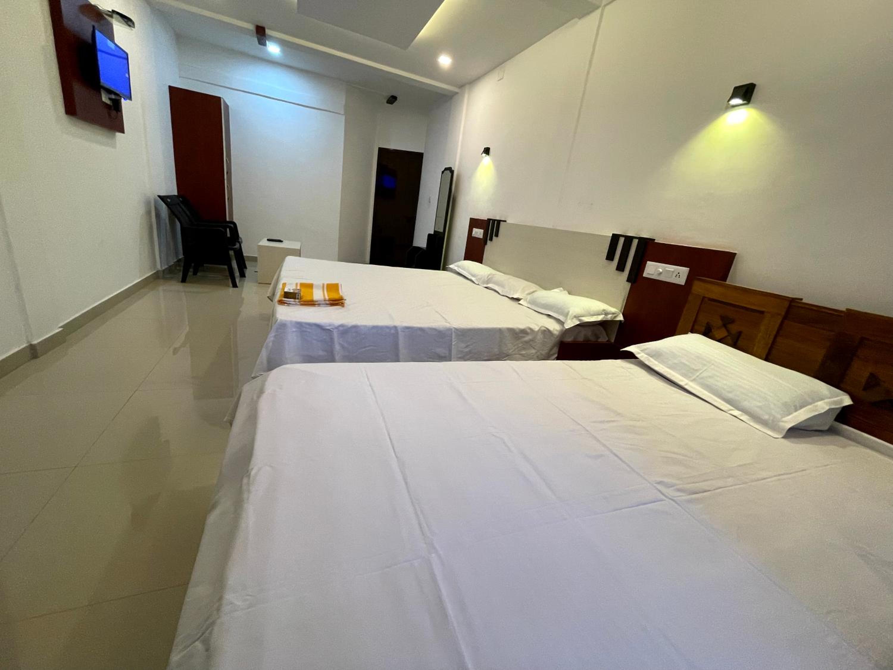 King Room with Two King Beds photo 1