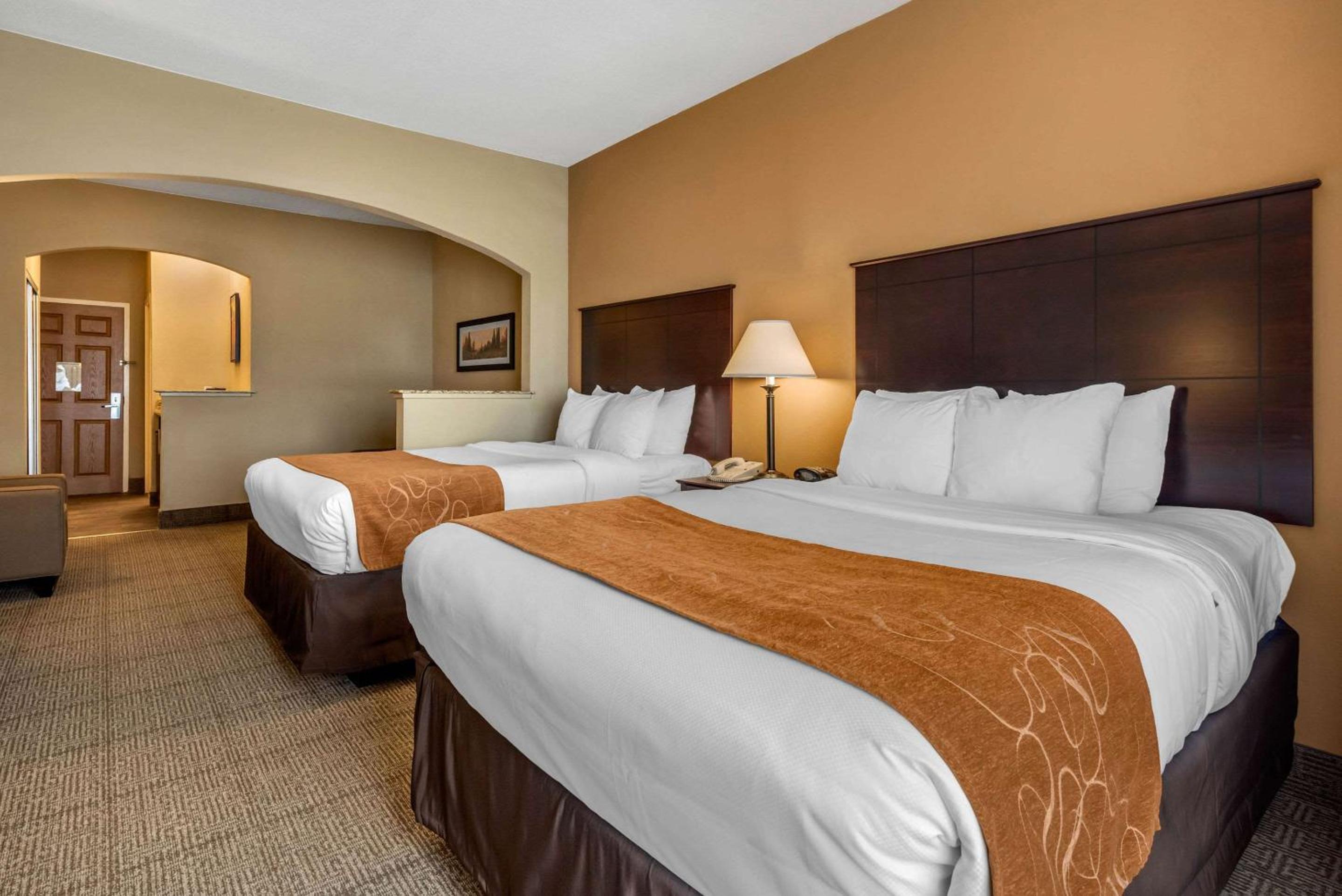 Double Suite with Two Double Beds - Non-Smoking - Photo 5