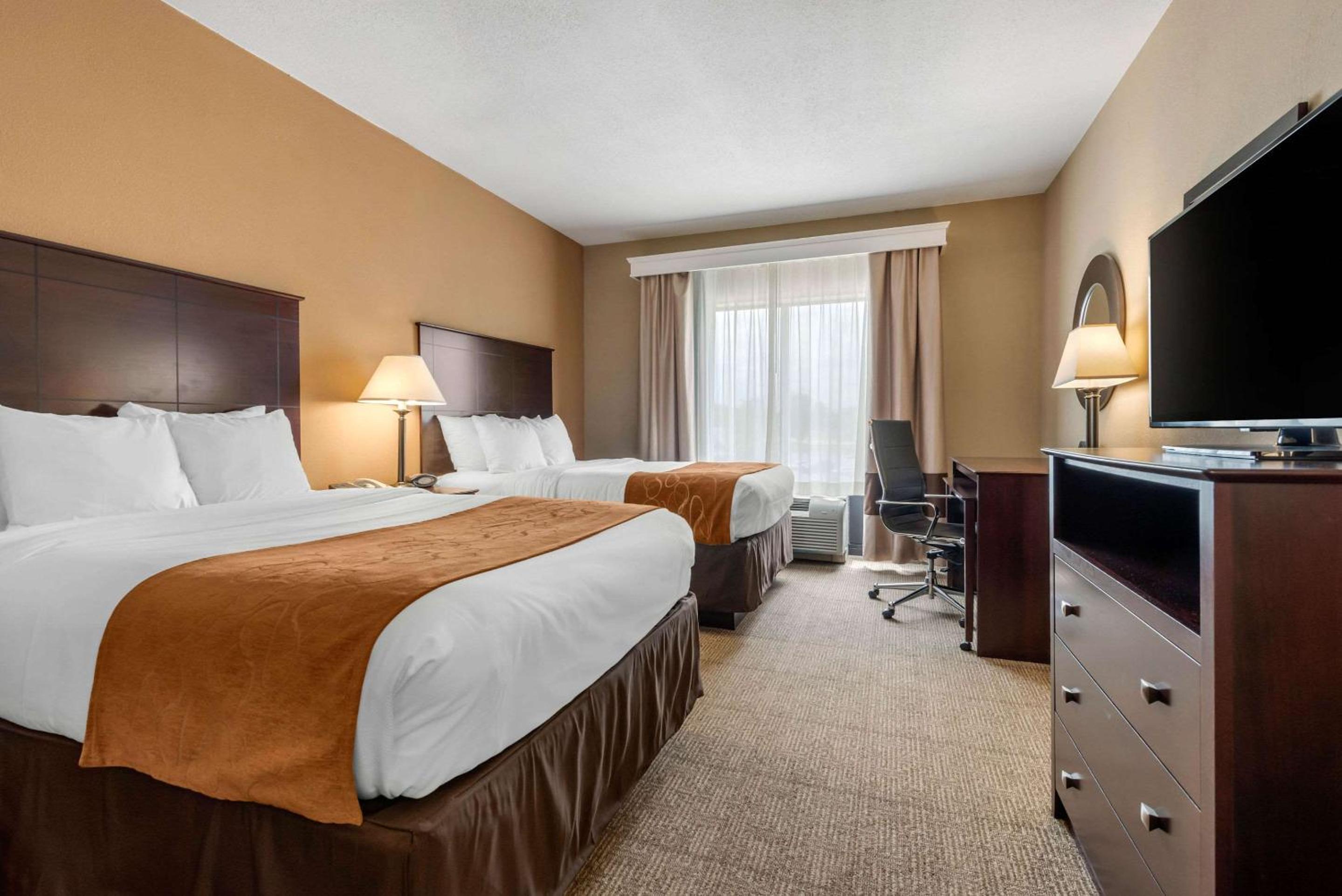 Double Suite with Two Double Beds - Non-Smoking - Photo 3