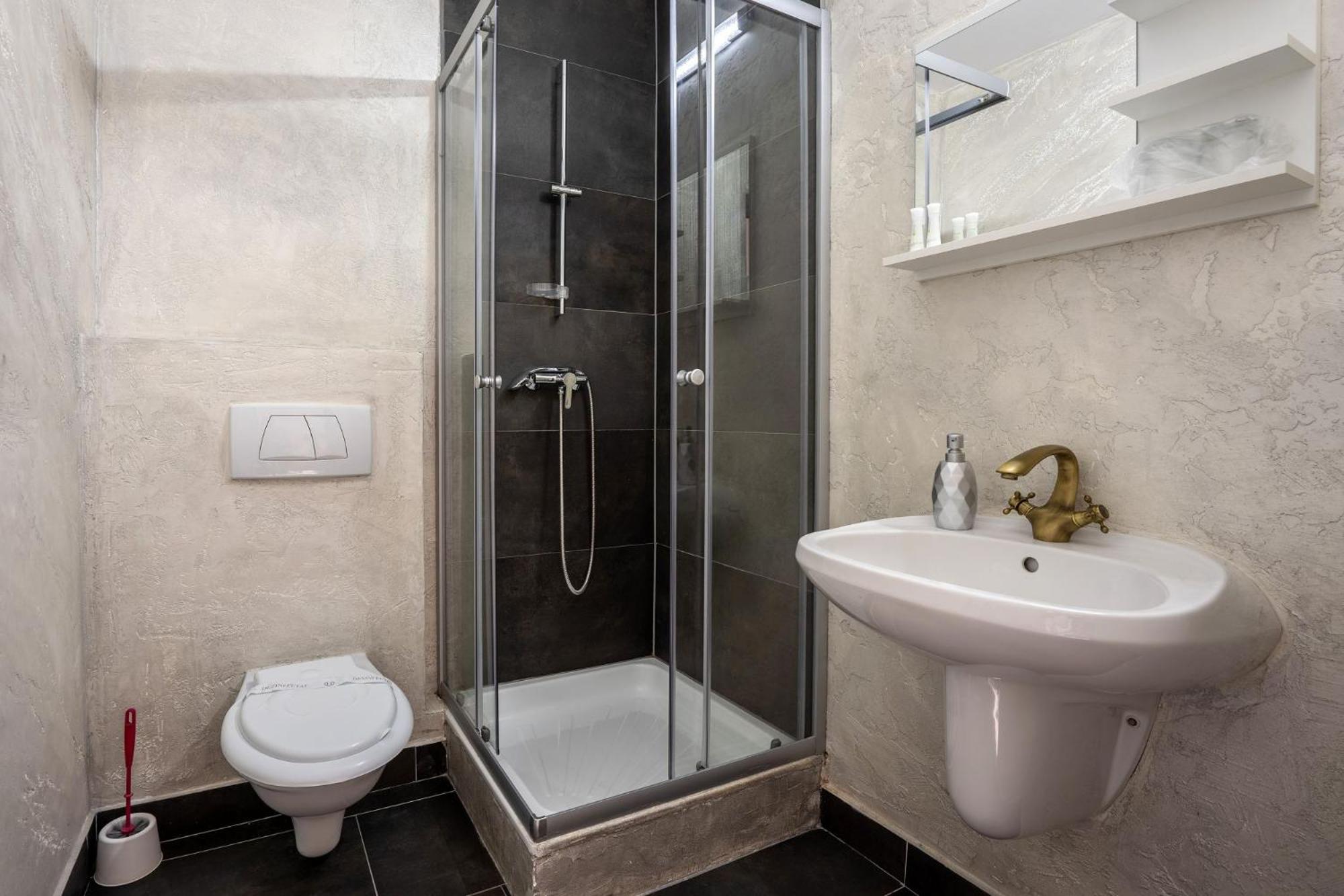 Triple Room with Private Bathroom - Photo 3