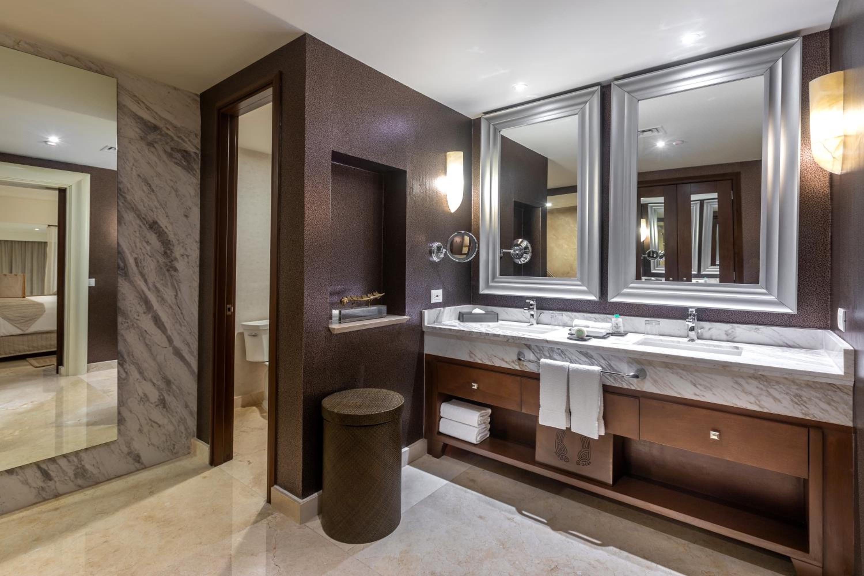 Grand Presidential Suite thumbnail 6