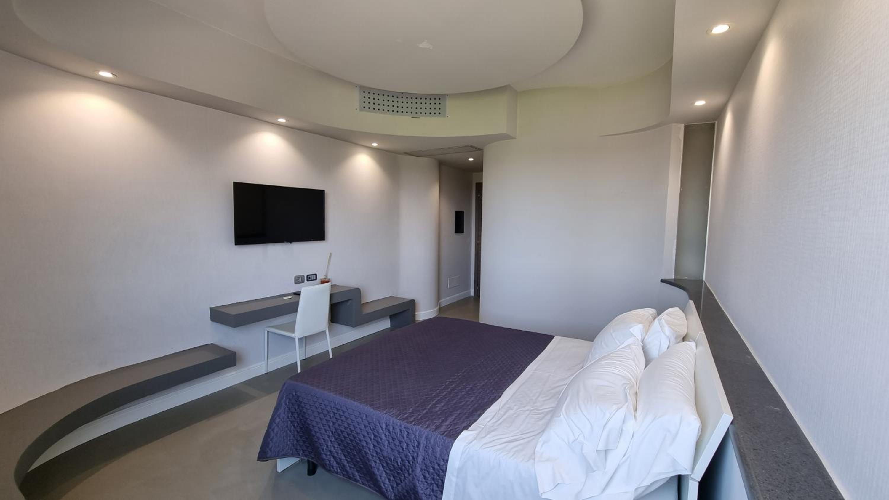 Double or Twin Room - Photo 7