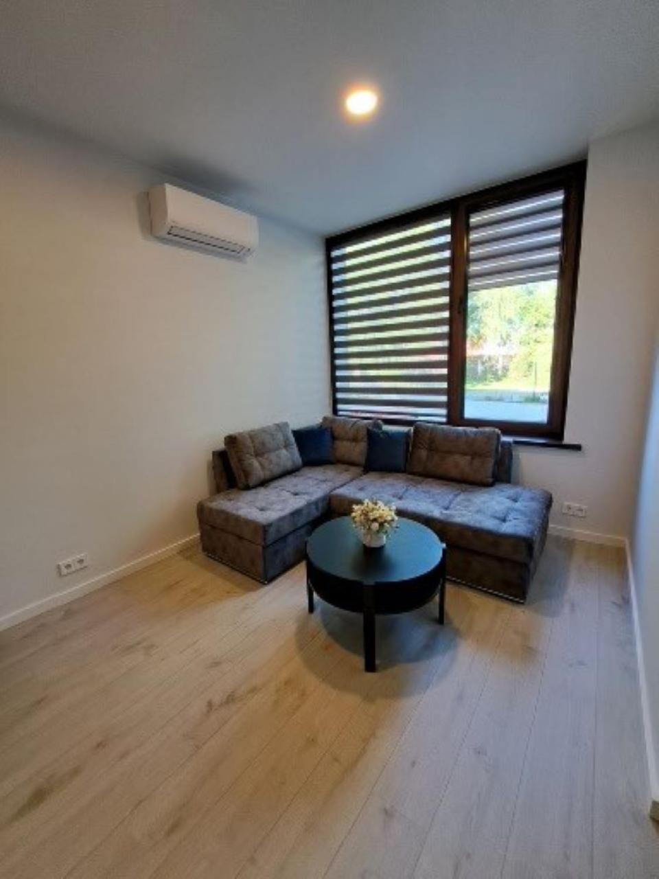 One-Bedroom Apartment - Photo 2