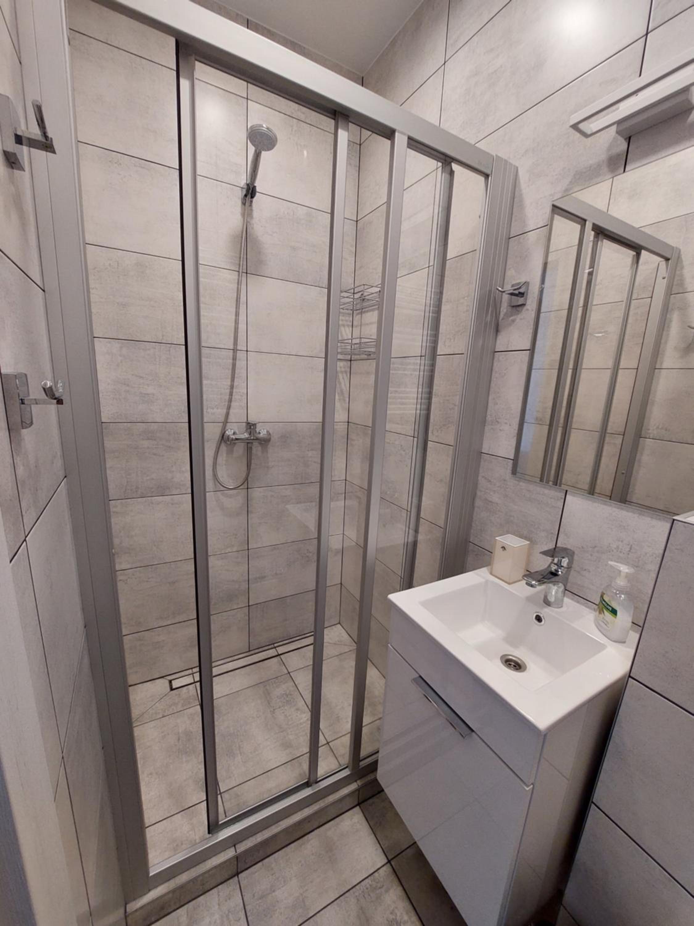 One-Bedroom Apartment - Photo 5