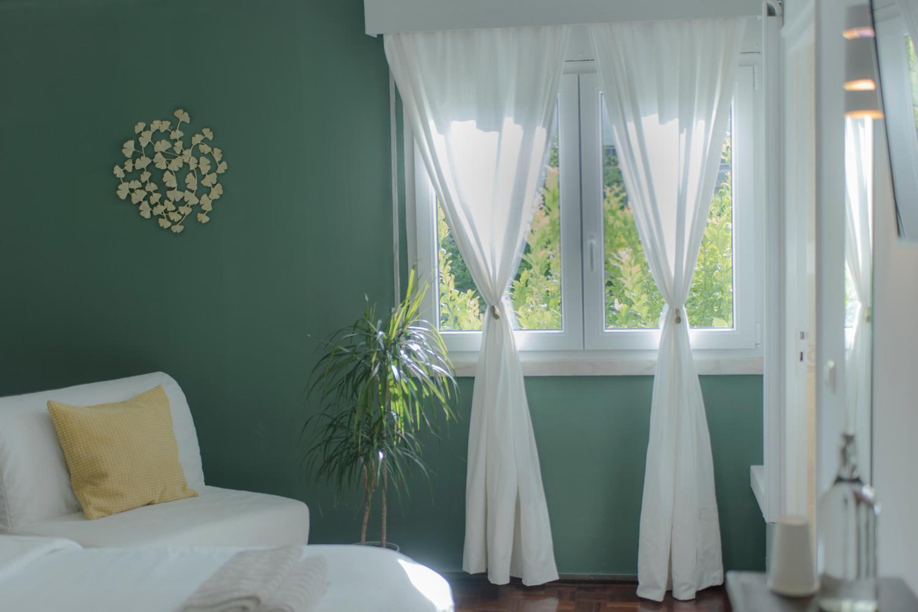 Family Room with Private Bathroom - Photo 12