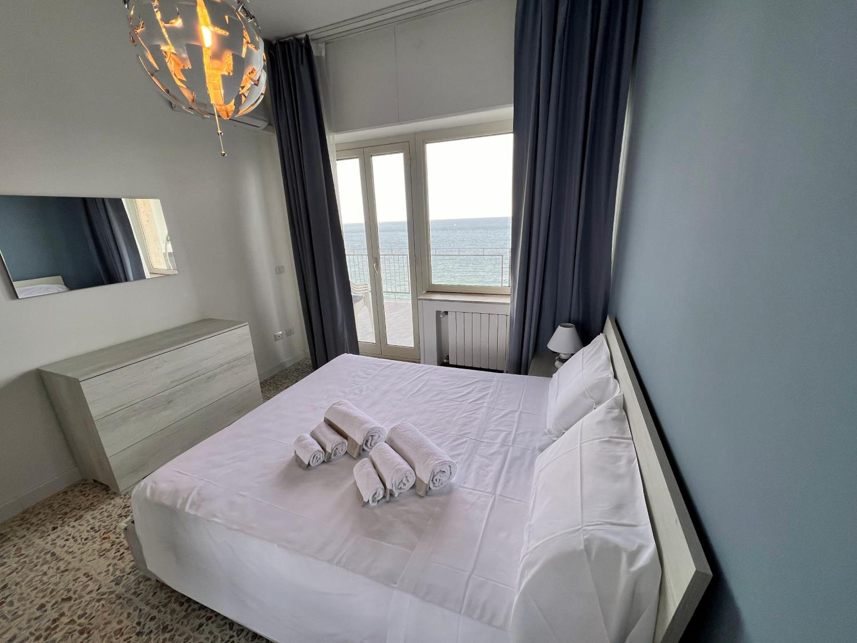 Apartment with Sea View - Photo 4
