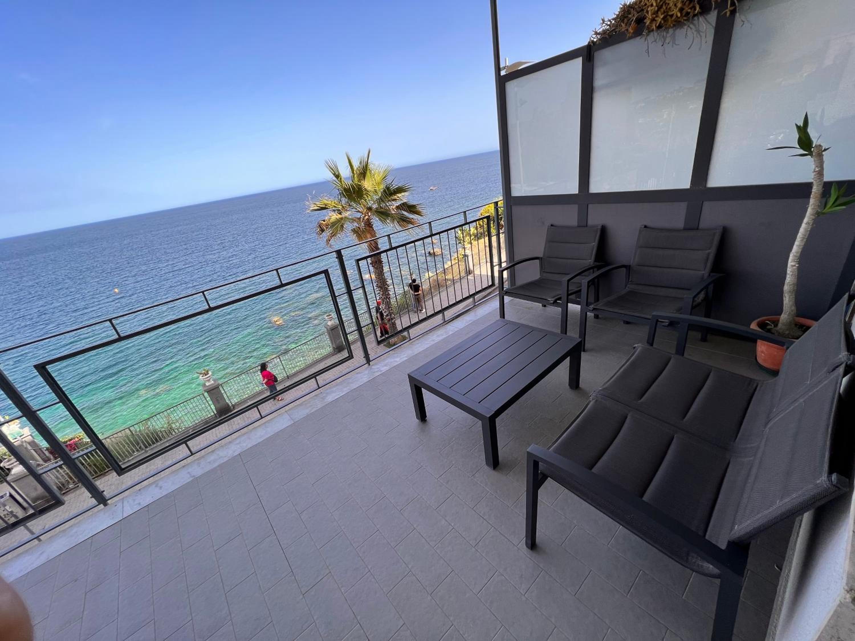 Apartment with Sea View - Photo 6