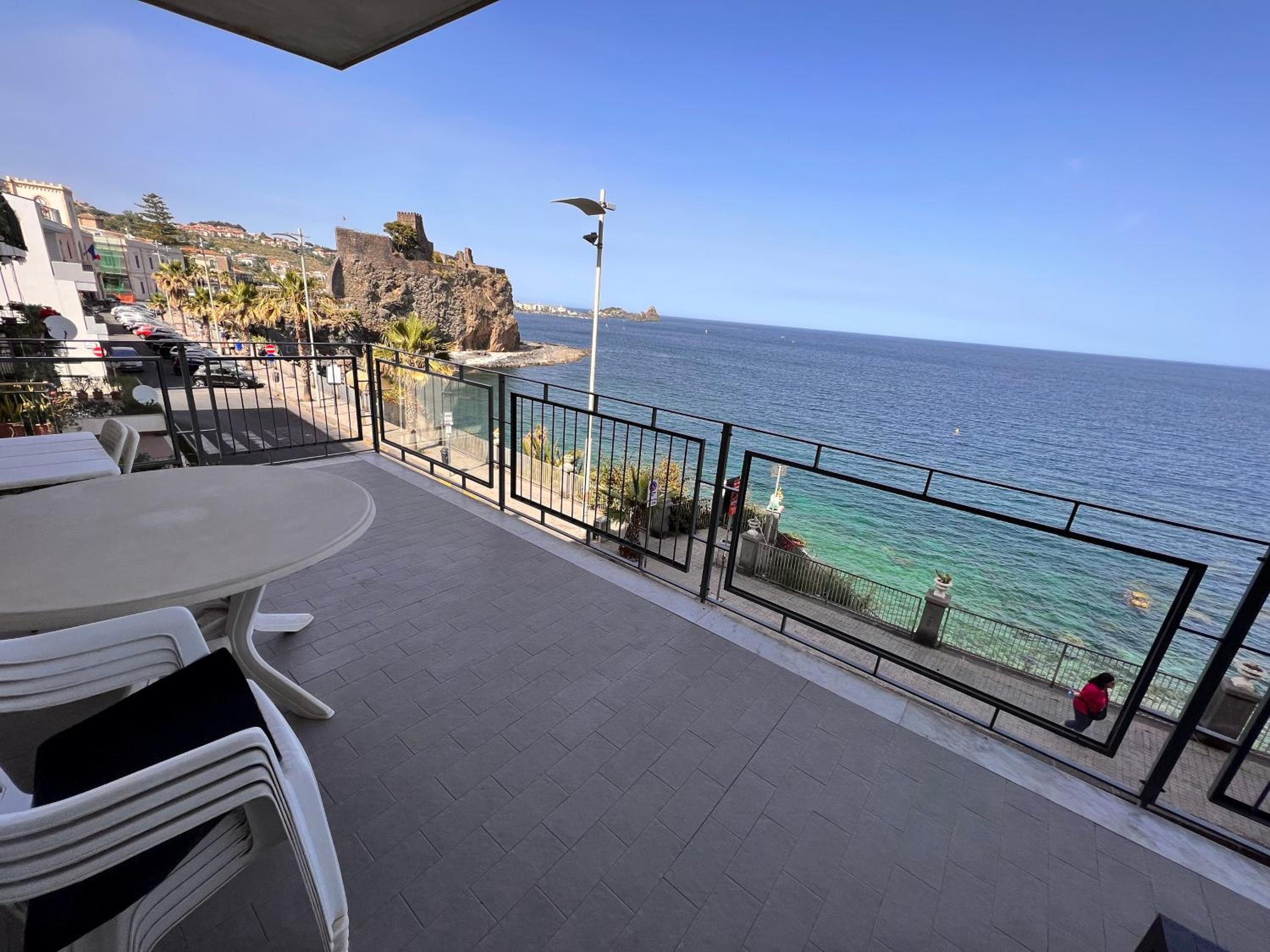 Apartment with Sea View - Photo 3