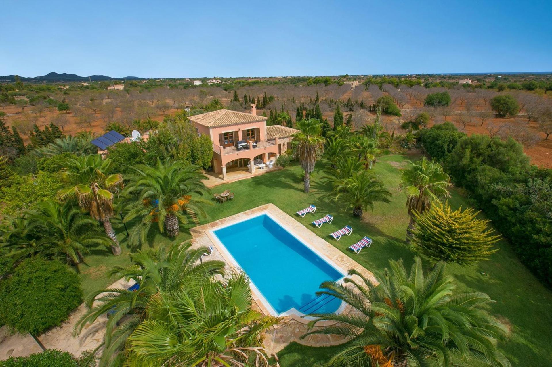 Villa photo 2