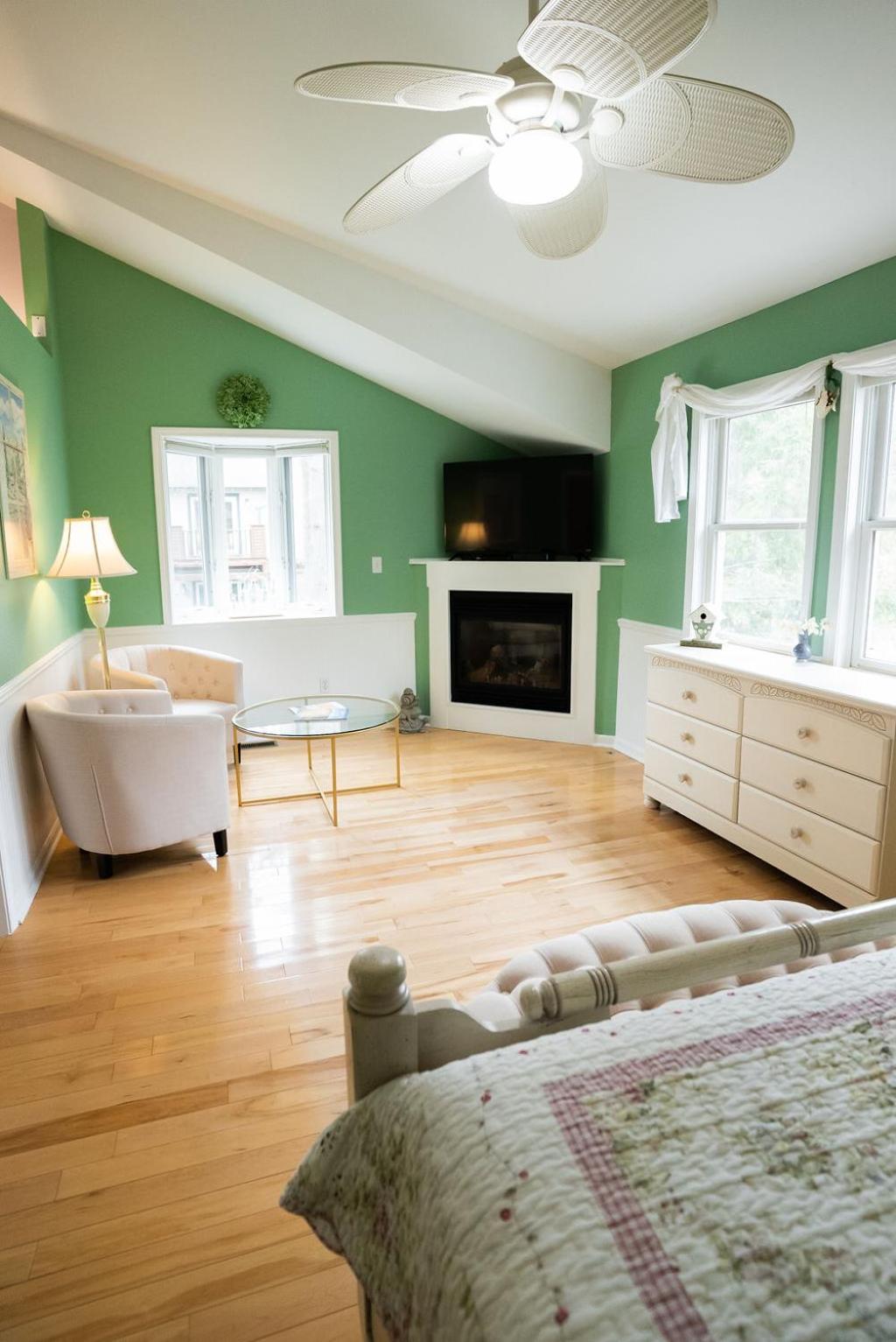 Deluxe Suite with Spa Bath photo 2