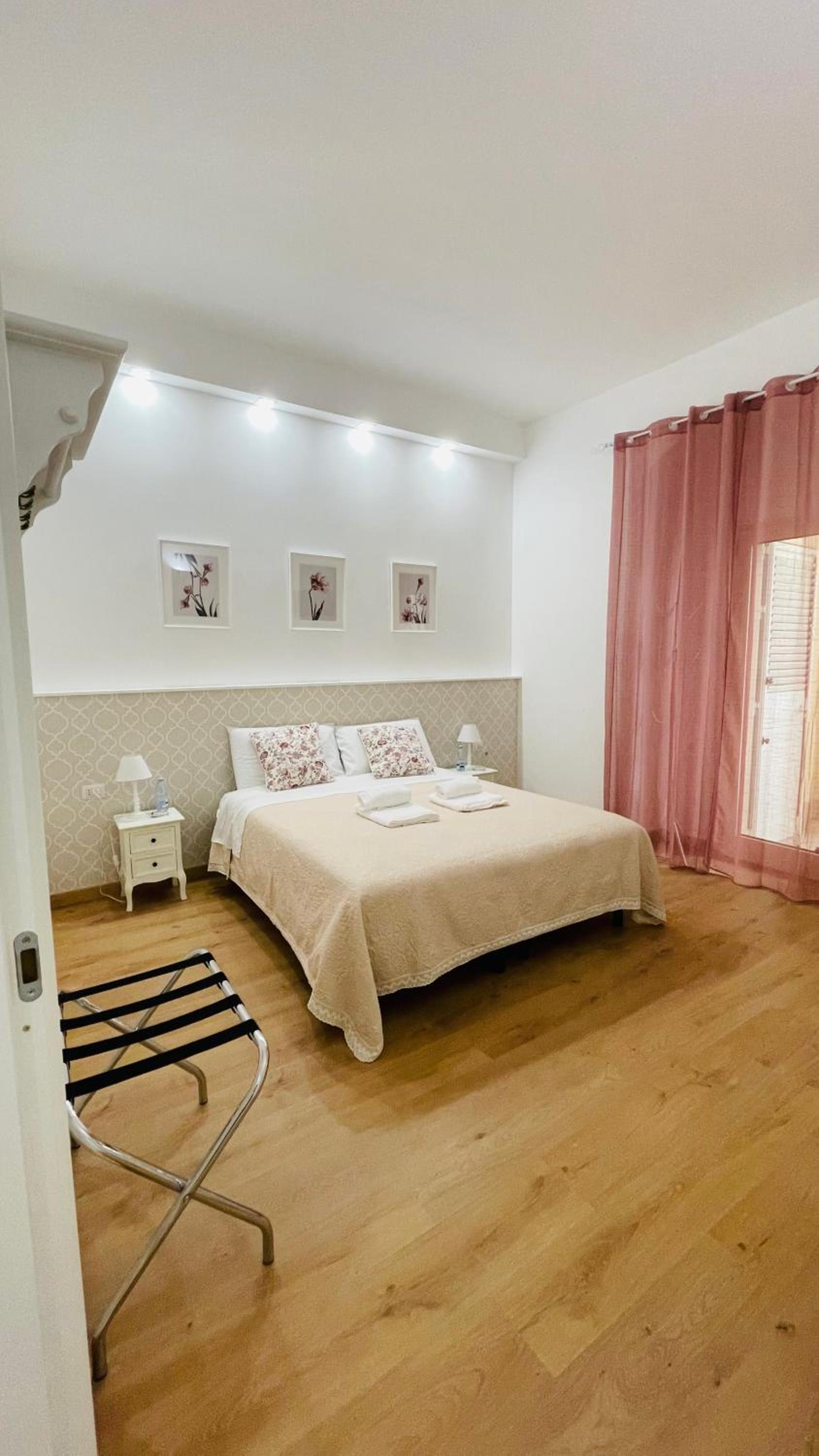 Double or Twin Room with Private Bathroom - Photo 1