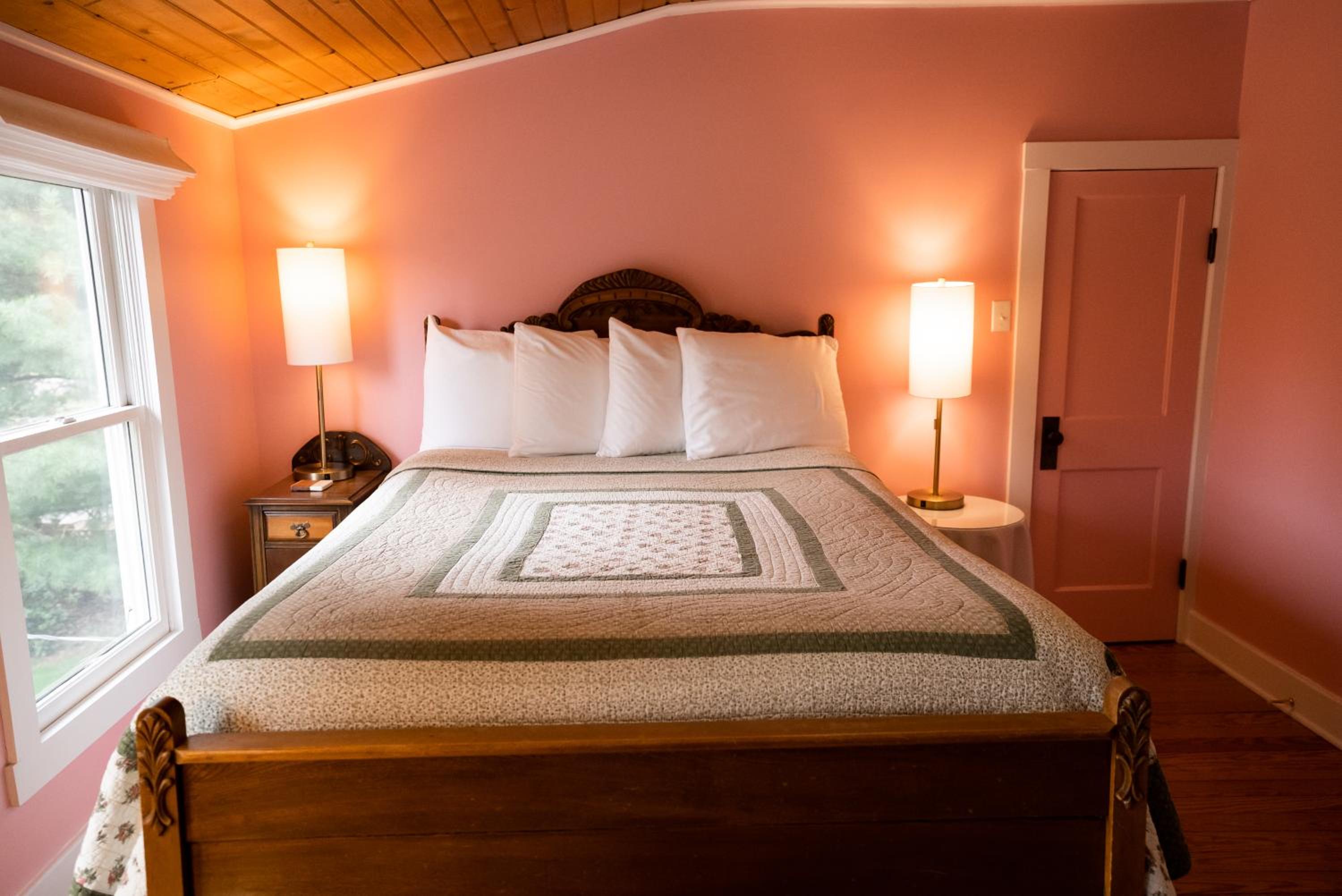 Queen Room with Spa Bath photo 1