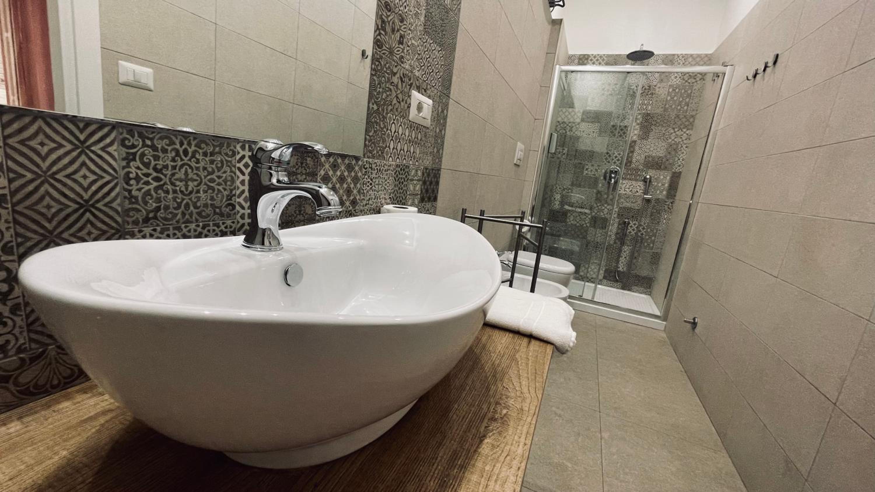 Double or Twin Room with Private Bathroom - Photo 7