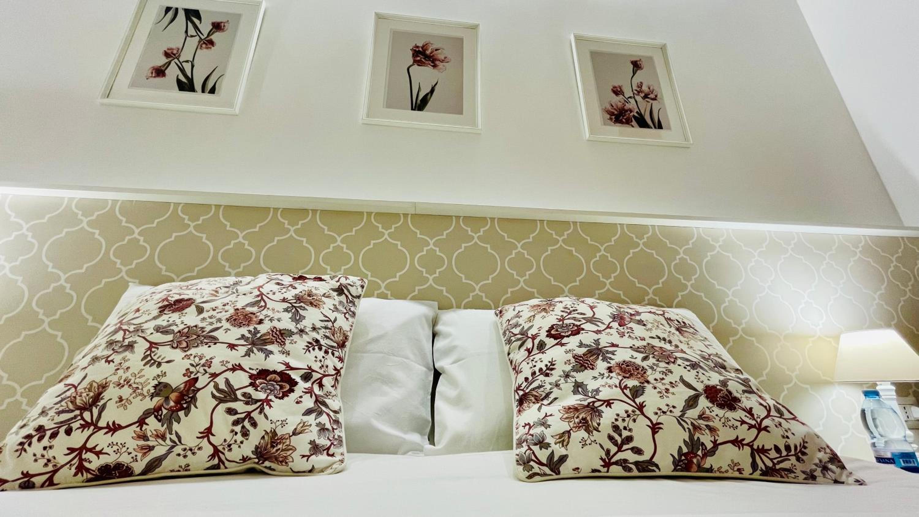 Double or Twin Room with Private Bathroom - Photo 6