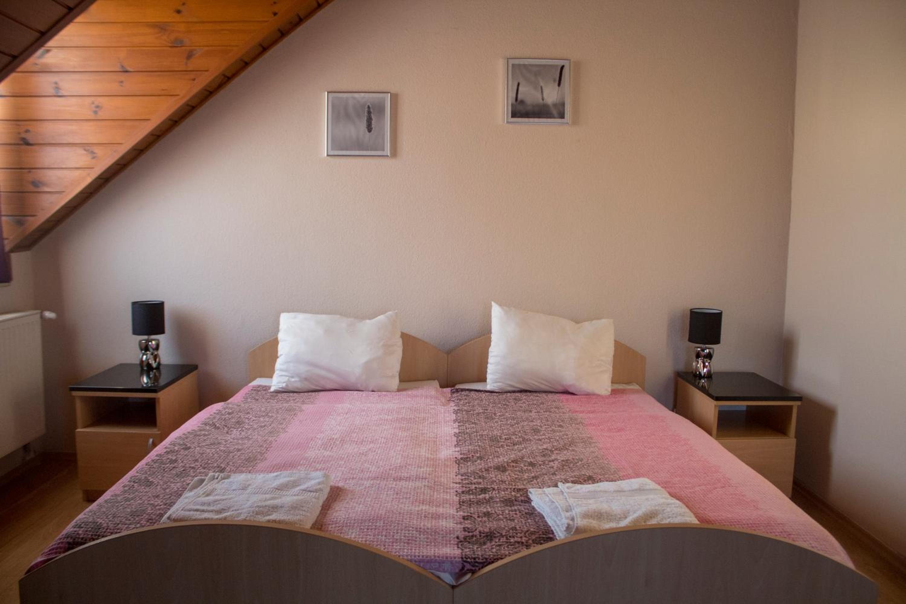 Double Room with Private Bathroom photo 3