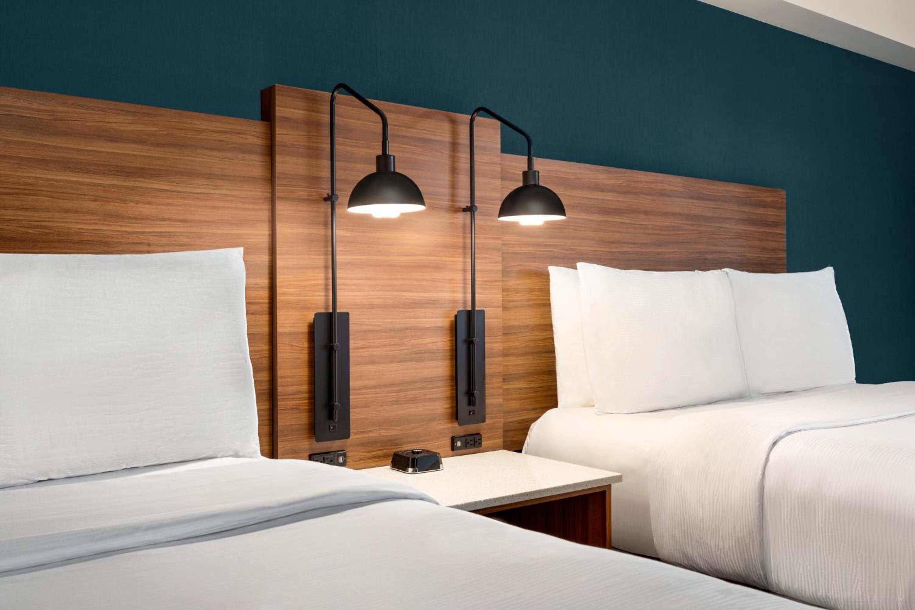 Queen Room with Two Queen Beds - No View - Non-Smoking - Tower B, photo 6