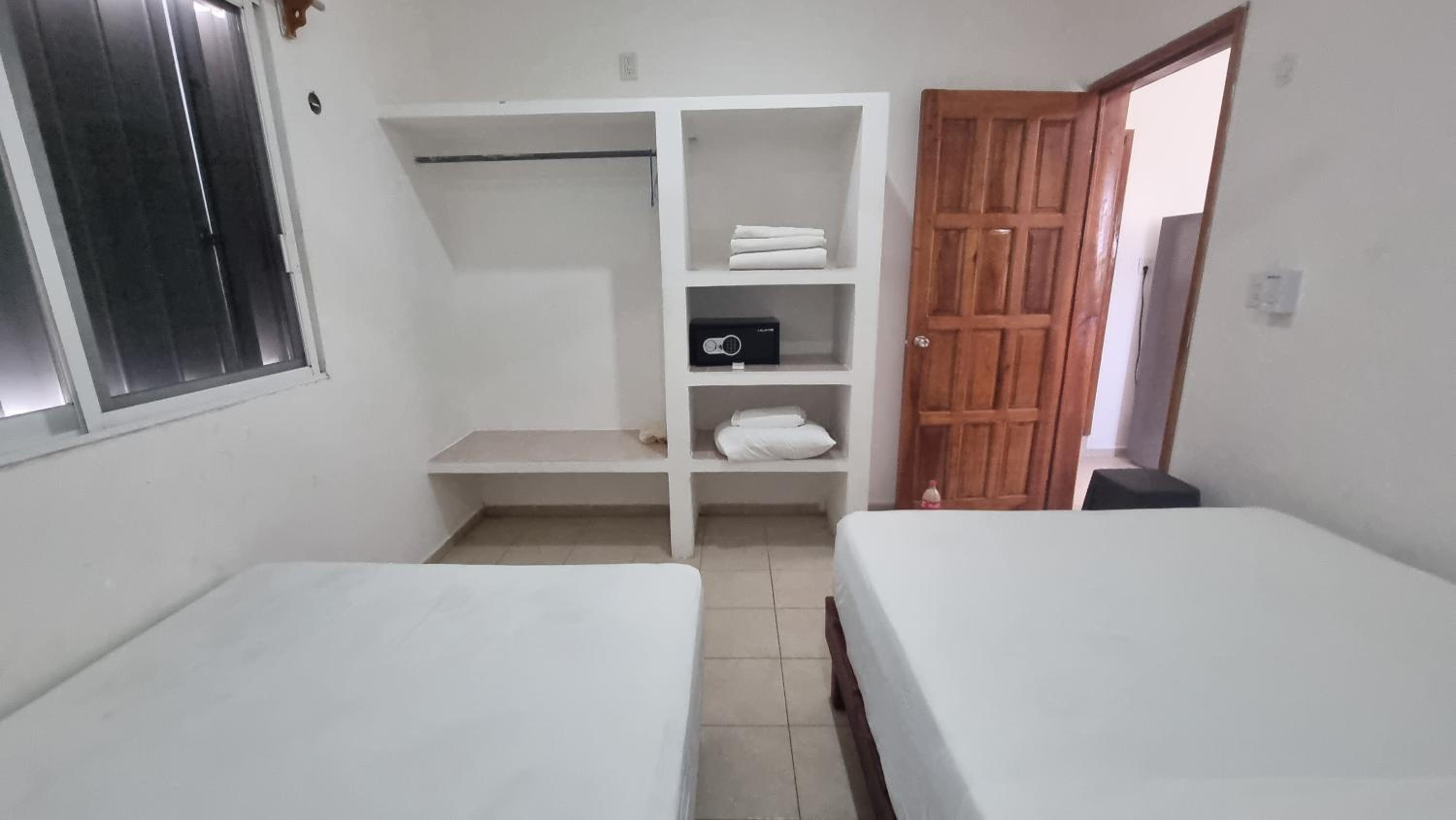 Classic Quadruple Room - Photo 15