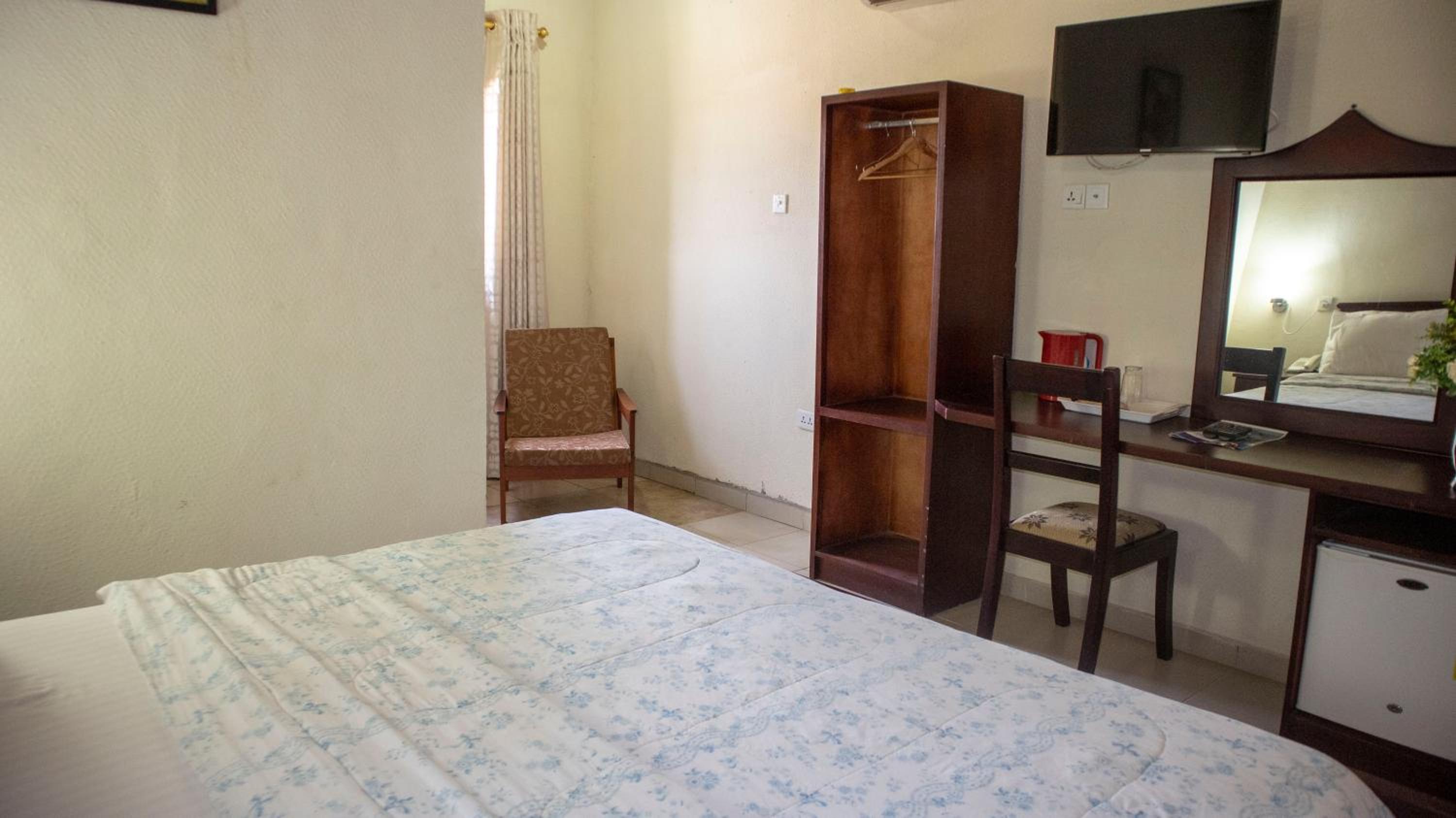 Standard Queen Room